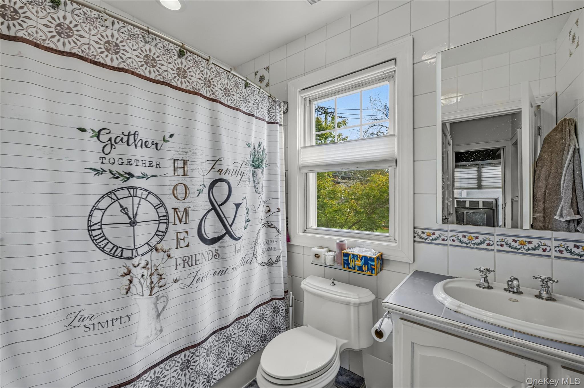 99 Rider Avenue, Malverne, NY 11565