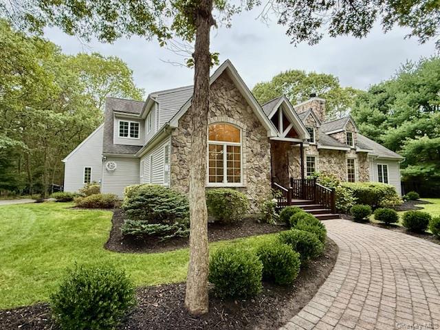 4 Pia Court, Holtsville, NY 11742