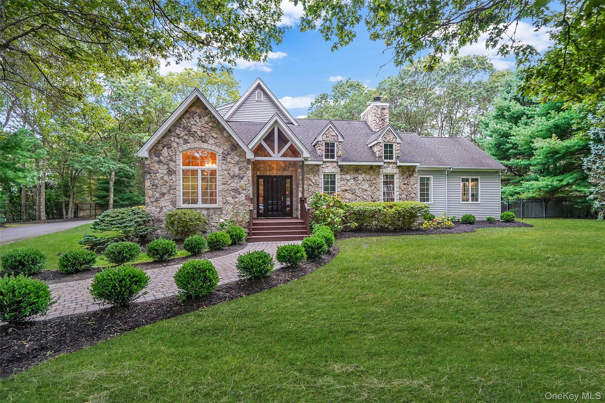 4 Pia Court, Holtsville, NY 11742