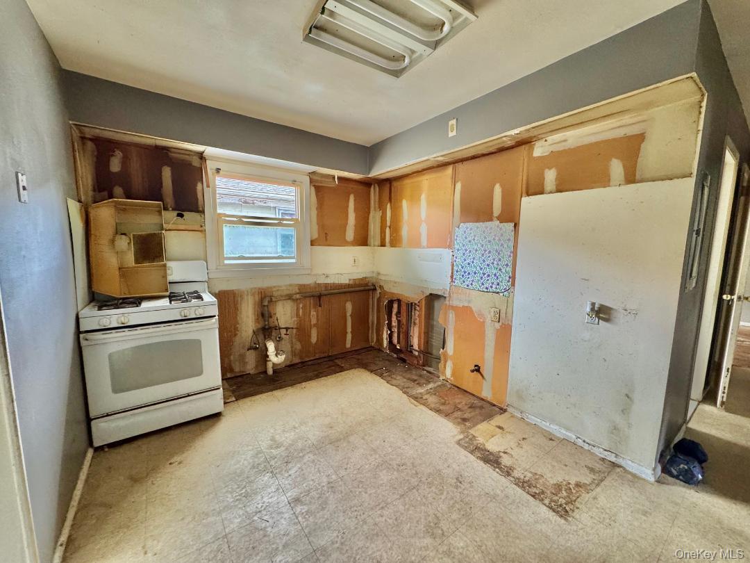 425-427 Front Street, Hempstead, NY 11550