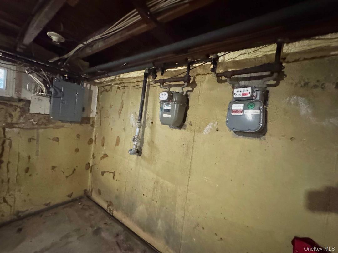 425-427 Front Street, Hempstead, NY 11550