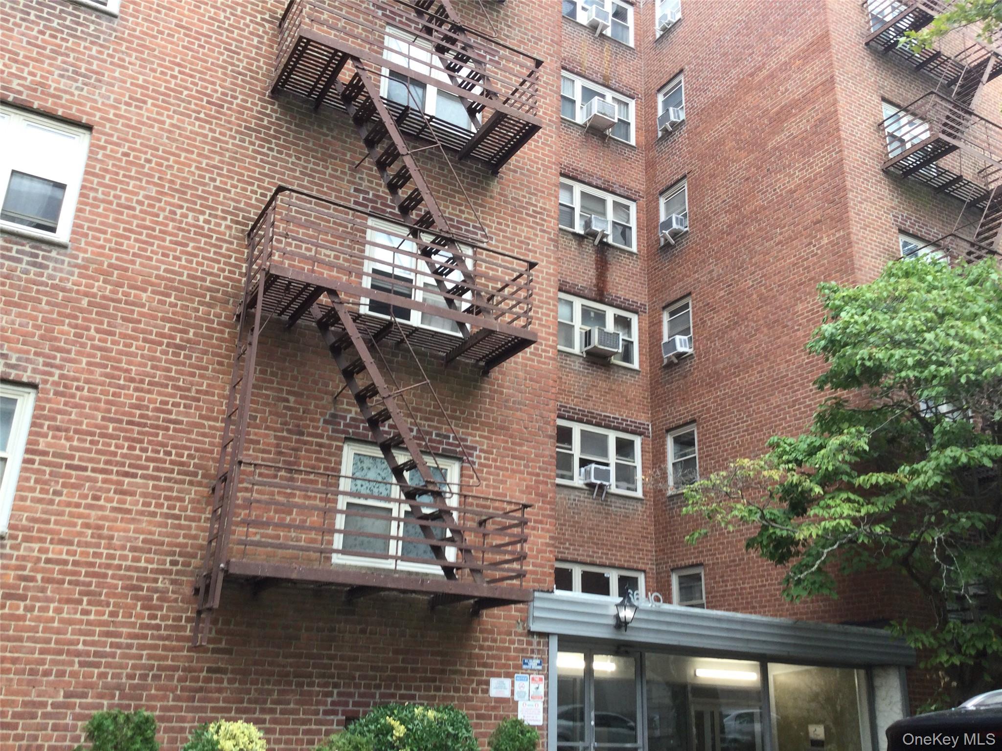 66-10 149 St # 3C, Flushing, NY 11367
