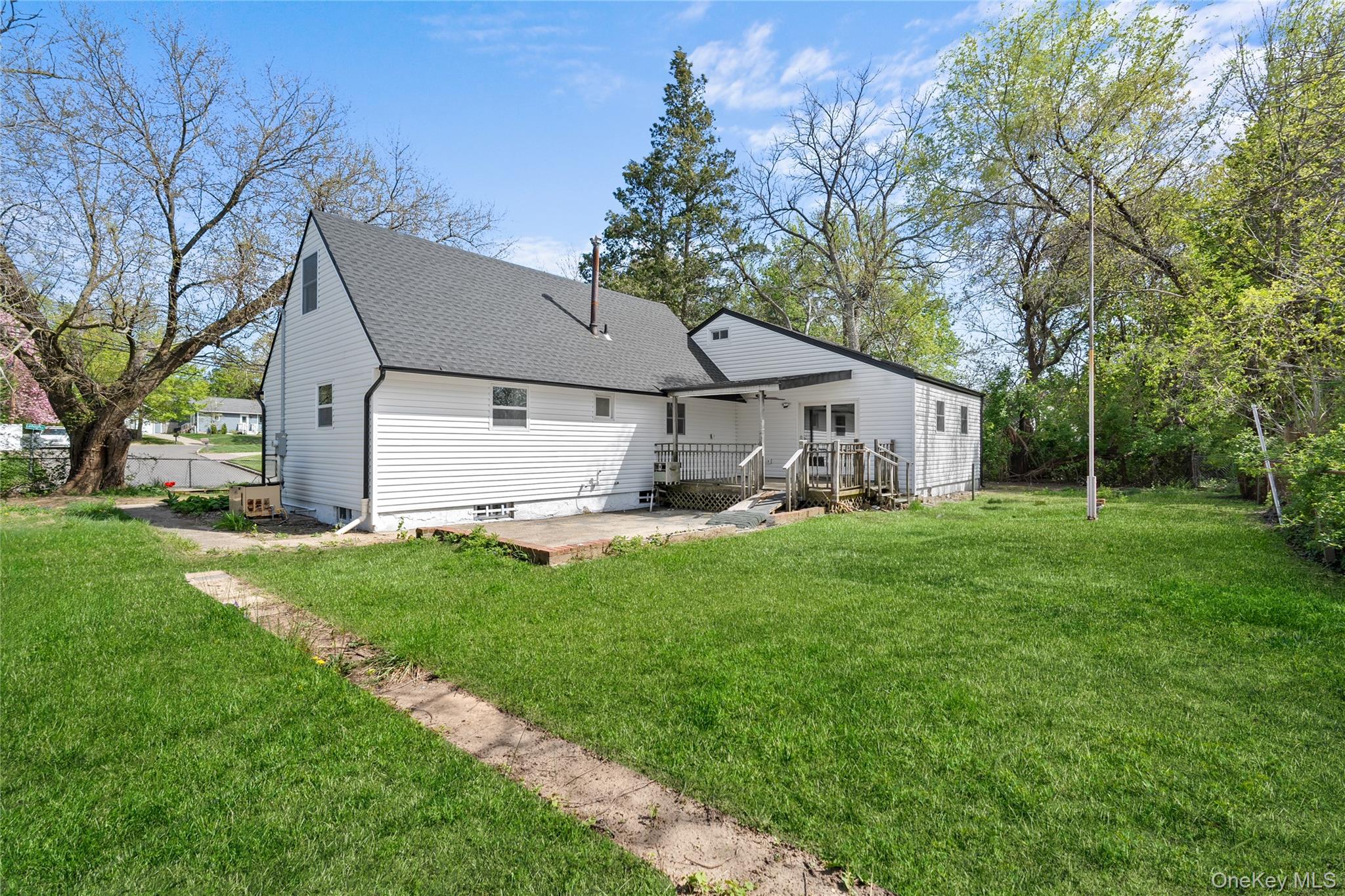 21 Lehigh Avenue, Centereach, NY 11720