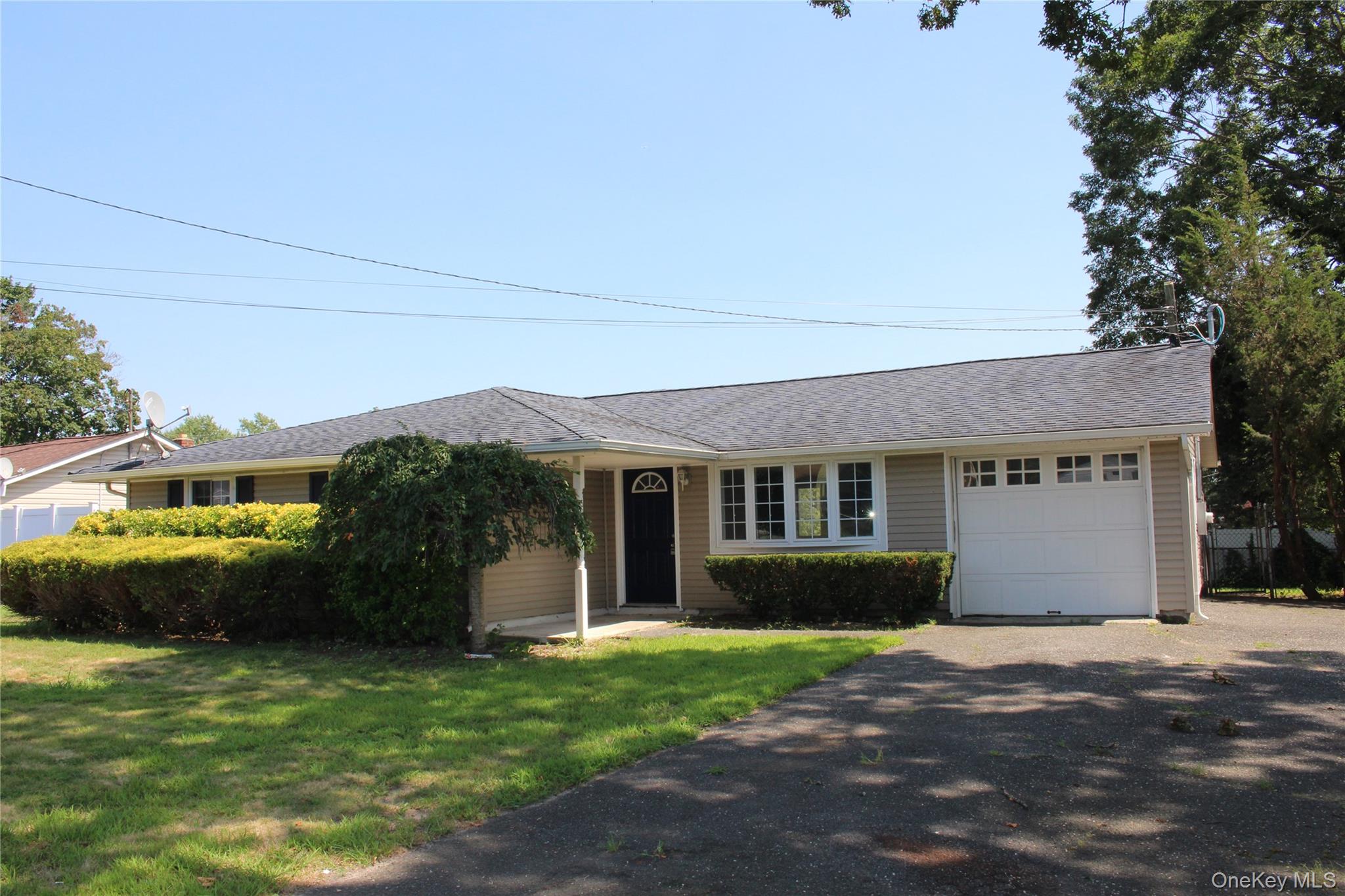 114 Granny Road, Farmingville, NY 11738
