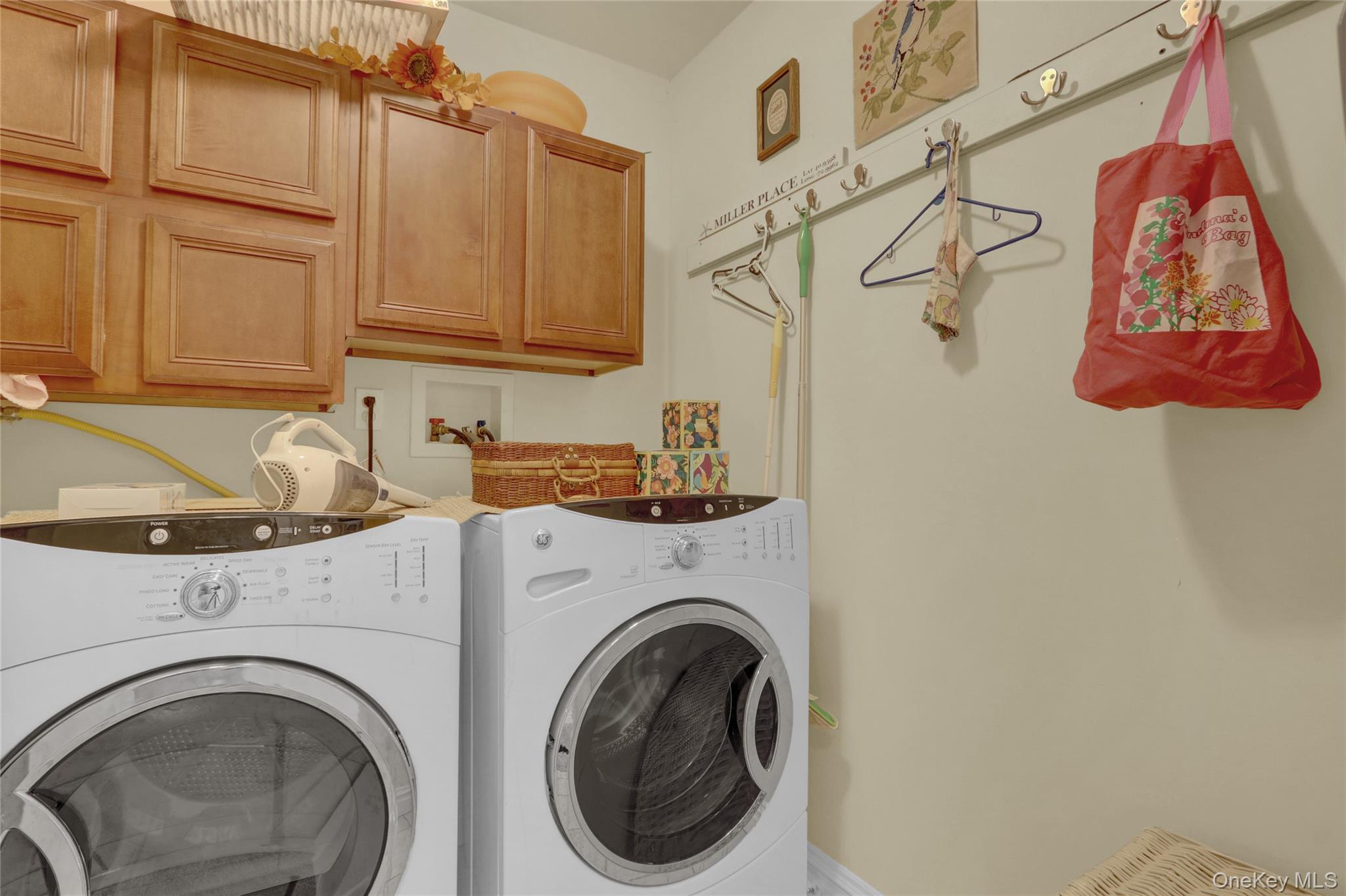 16 Della Drive, West Babylon, NY 11704