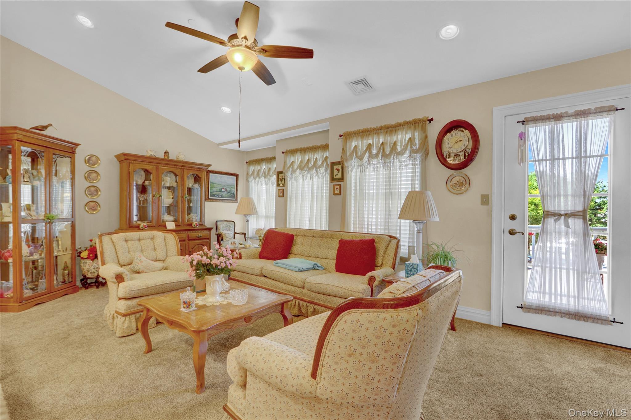 16 Della Drive, West Babylon, NY 11704