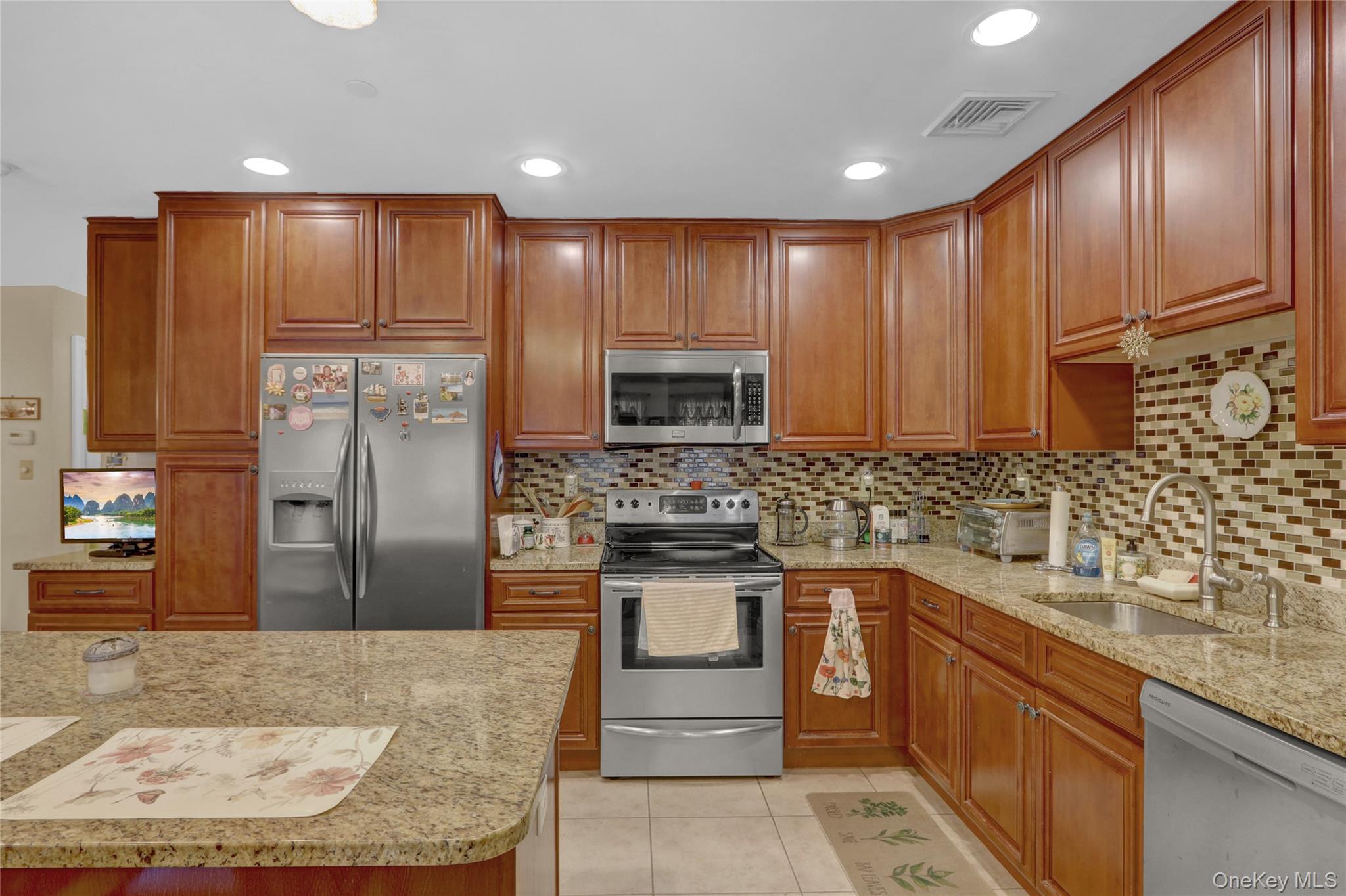 16 Della Drive, West Babylon, NY 11704