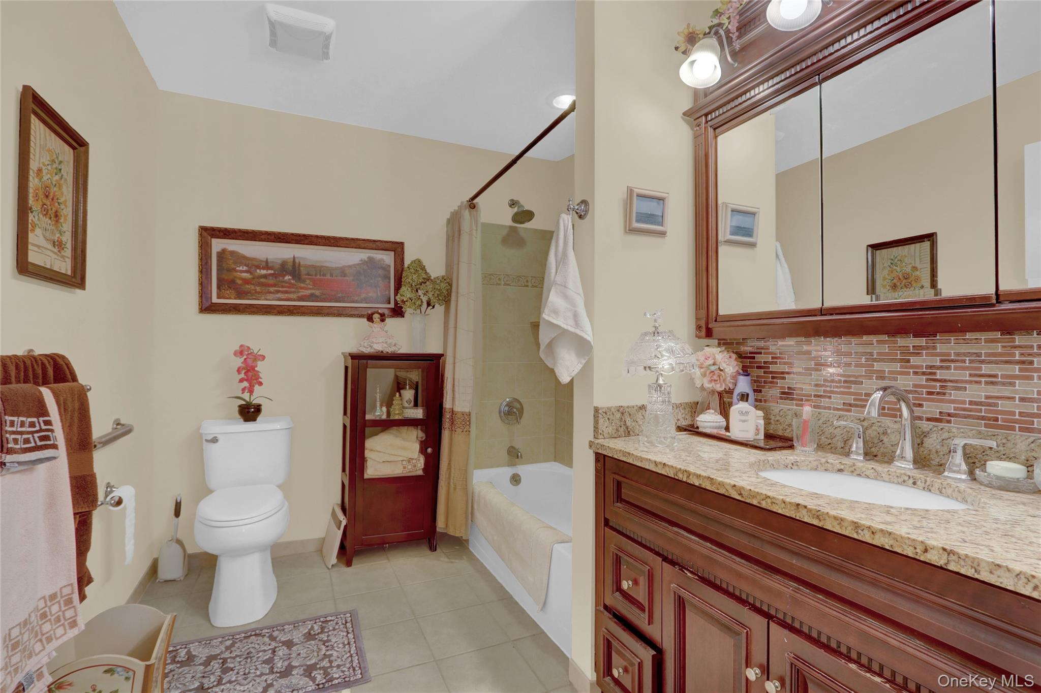 16 Della Drive, West Babylon, NY 11704