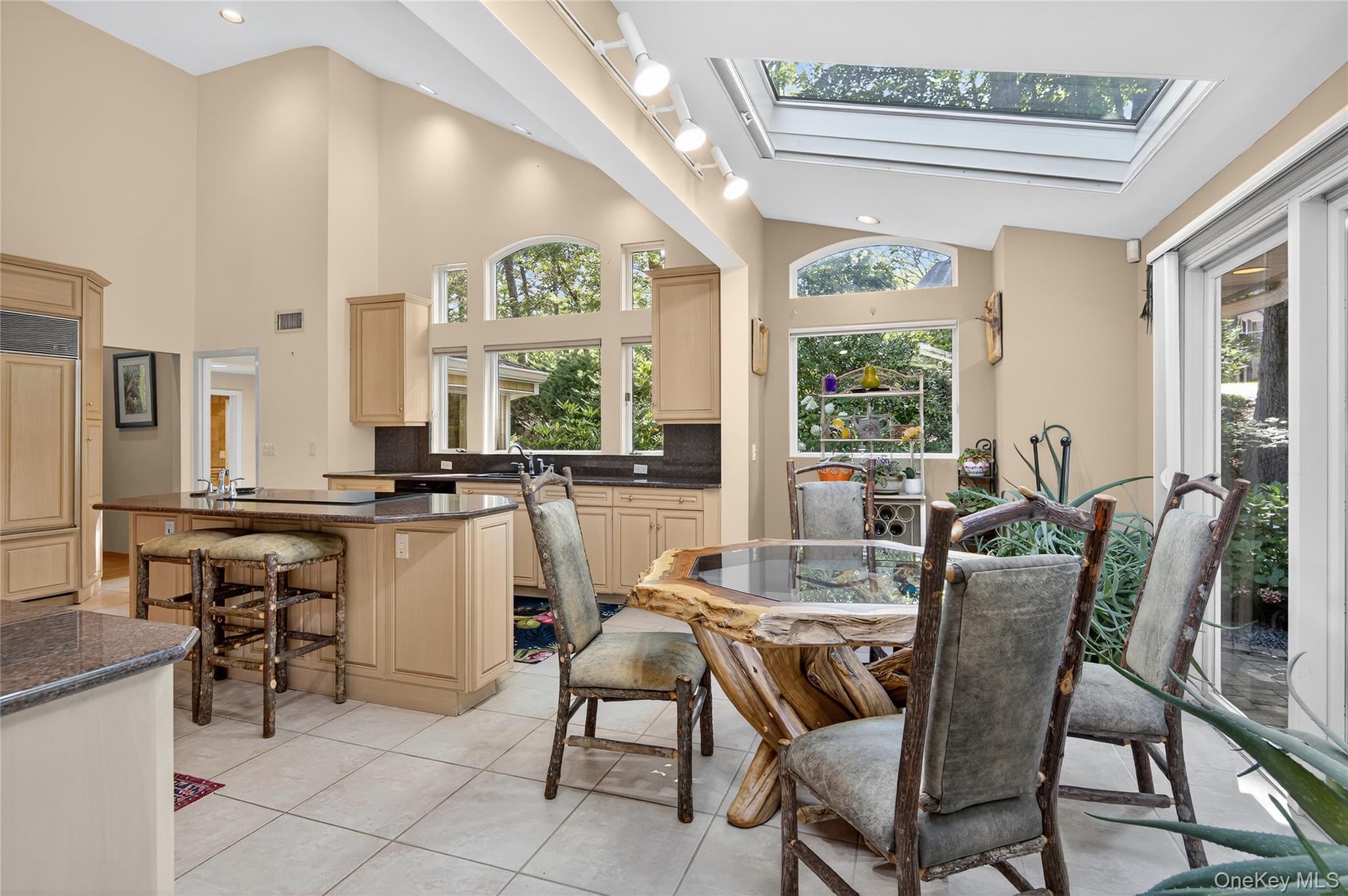 18 Roundtree Drive, Melville, NY 11747