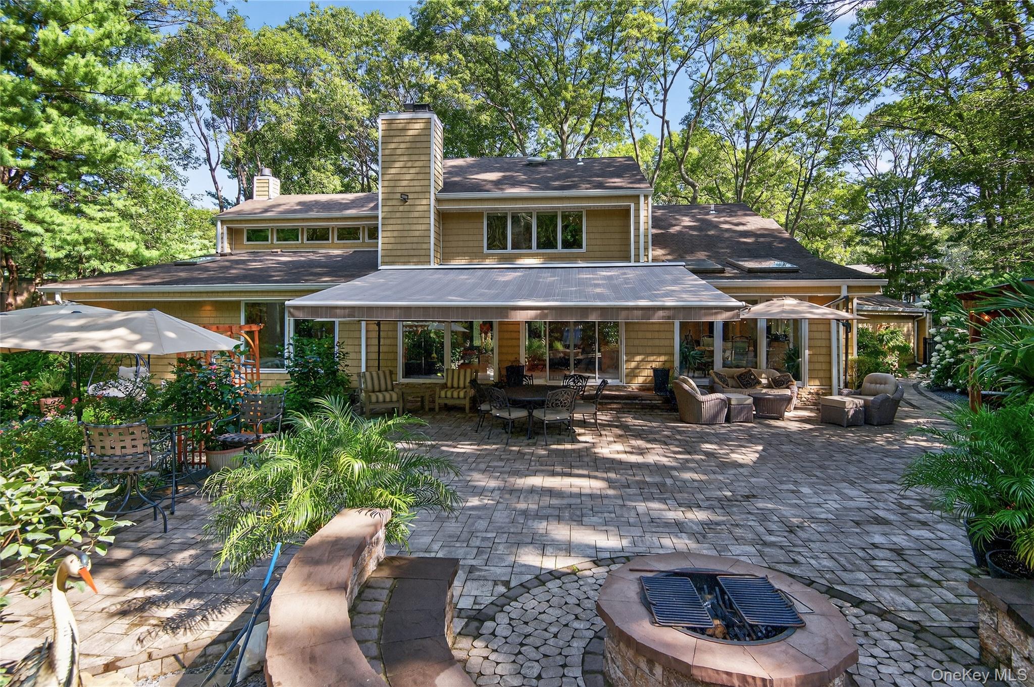 18 Roundtree Drive, Melville, NY 11747