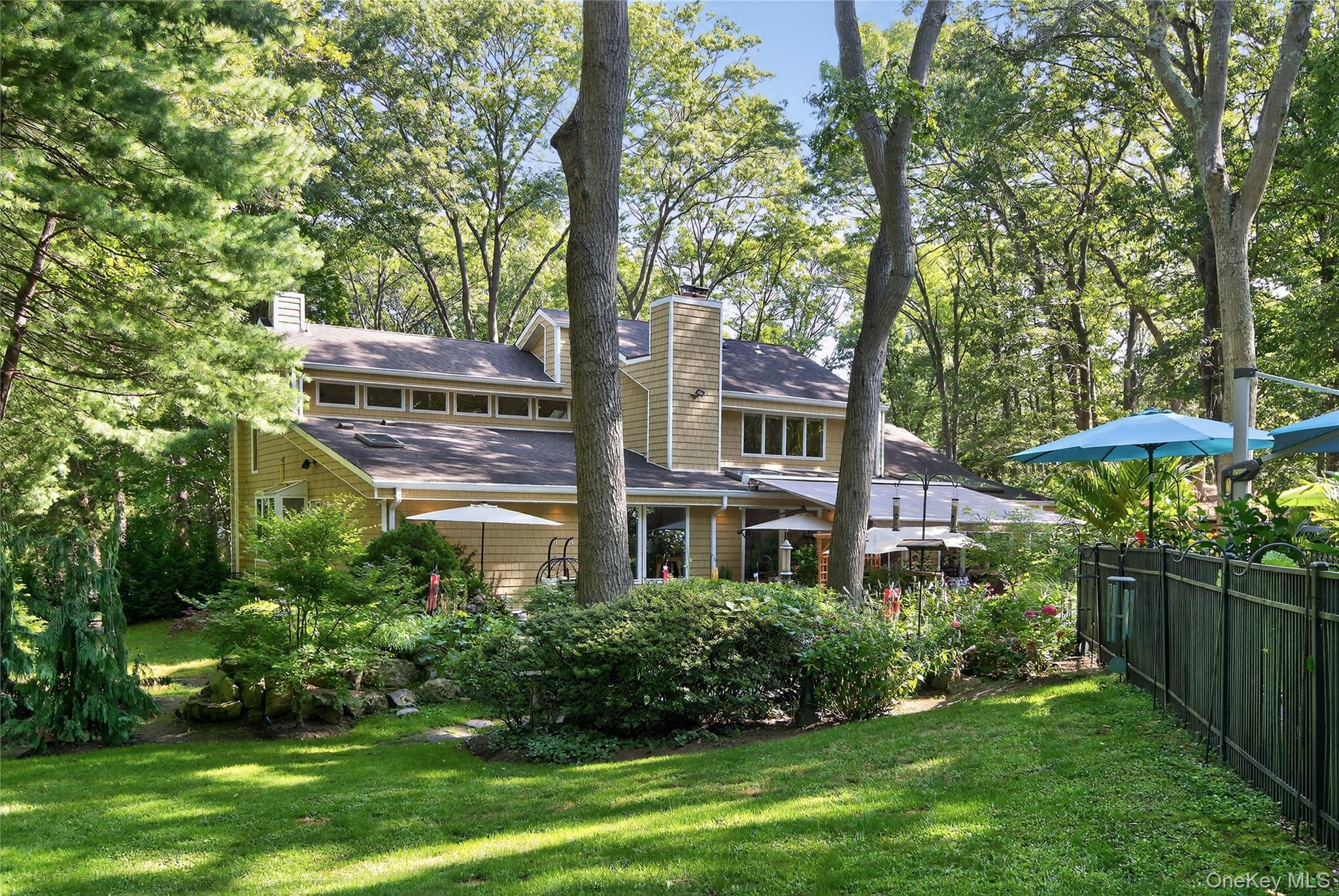 18 Roundtree Drive, Melville, NY 11747