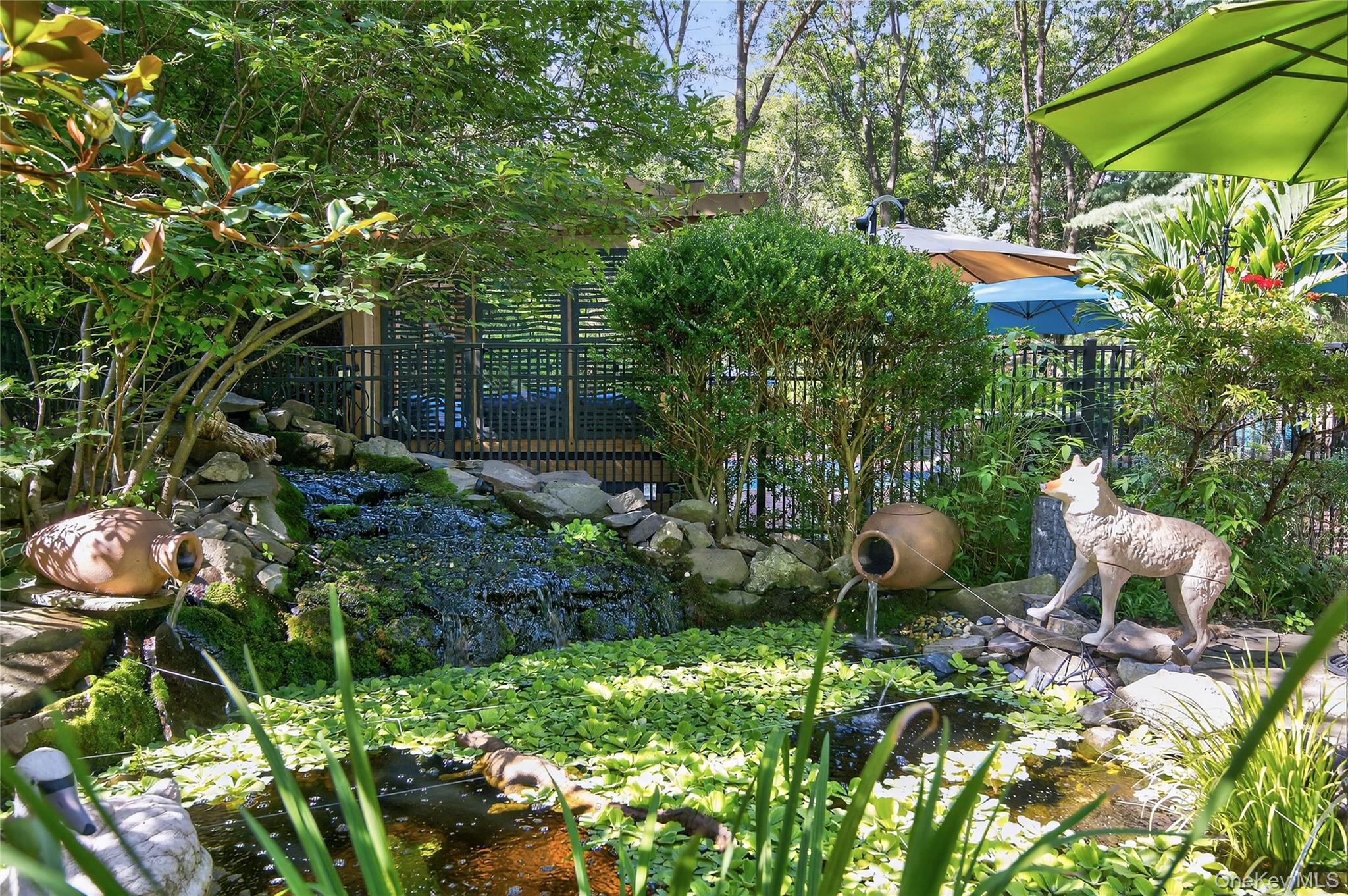 18 Roundtree Drive, Melville, NY 11747