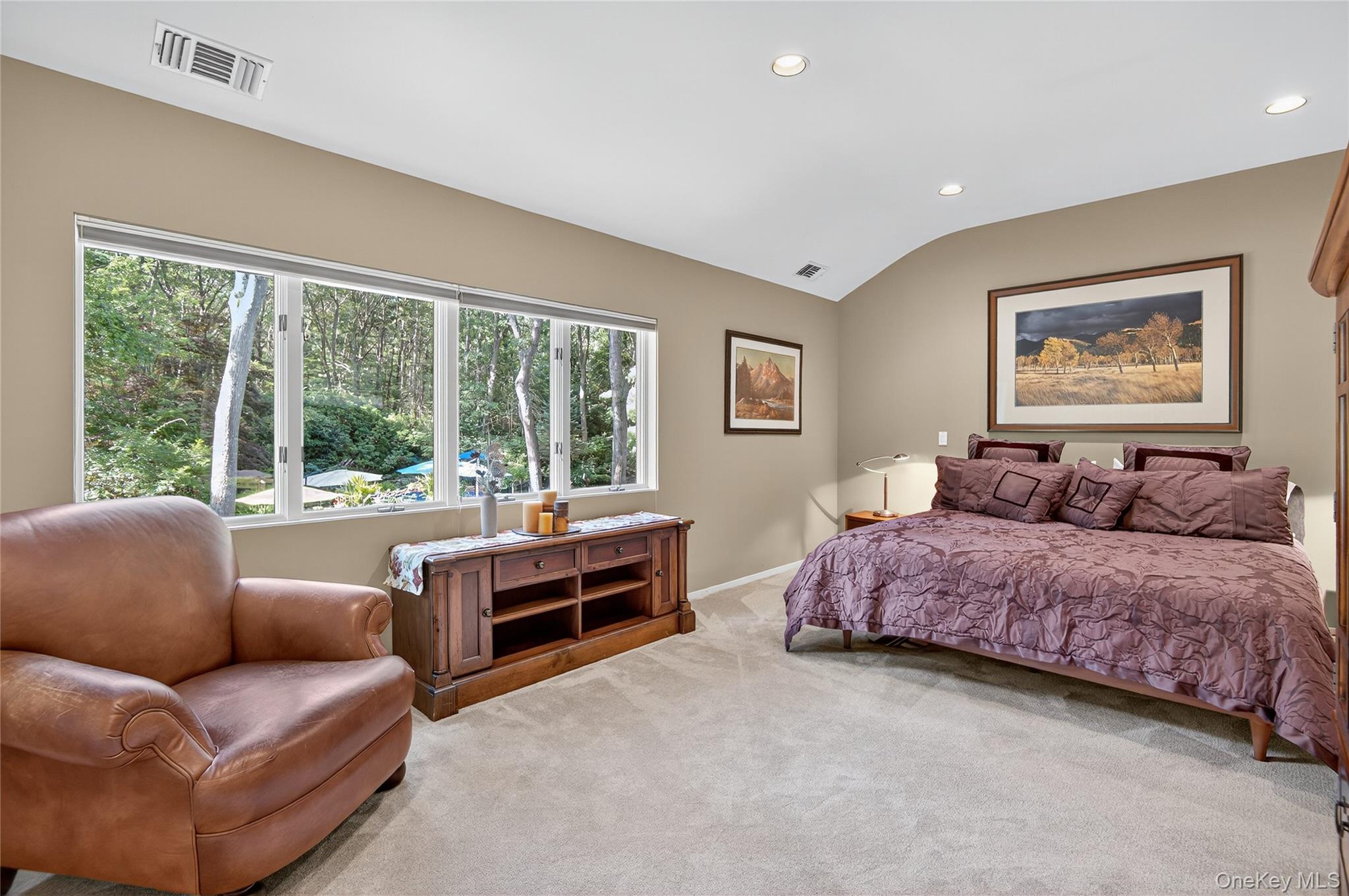 18 Roundtree Drive, Melville, NY 11747