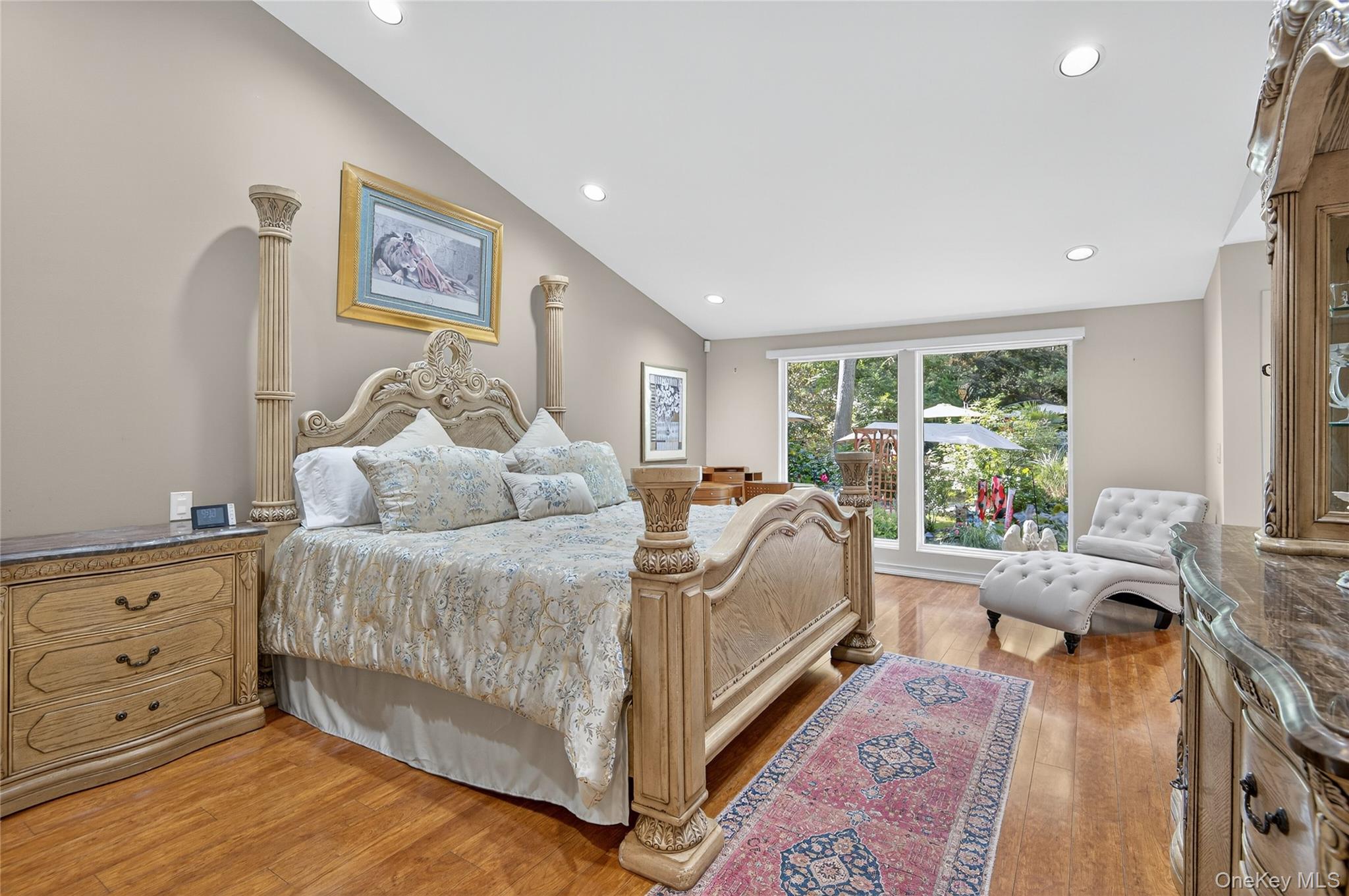 18 Roundtree Drive, Melville, NY 11747