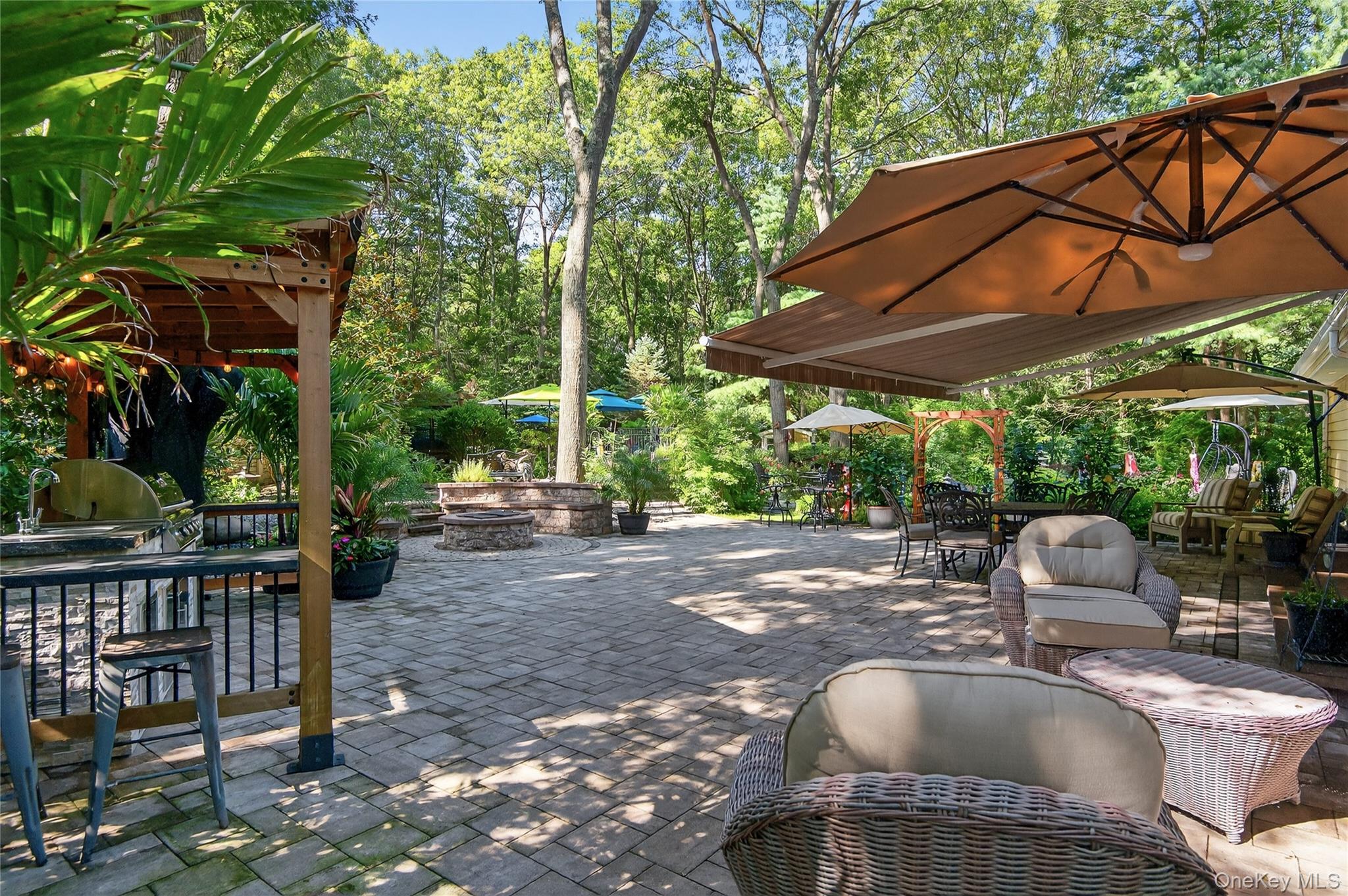 18 Roundtree Drive, Melville, NY 11747