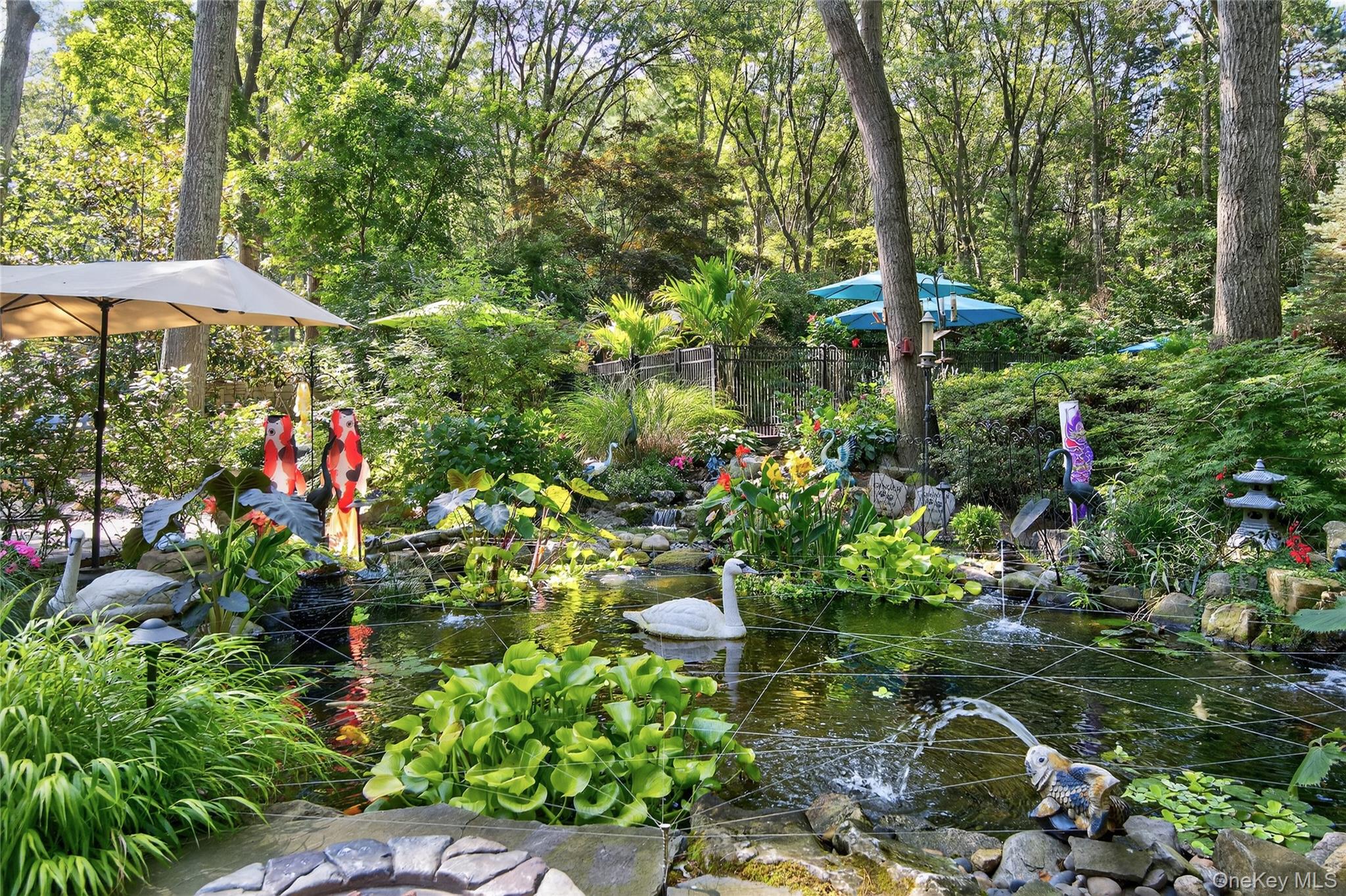 18 Roundtree Drive, Melville, NY 11747