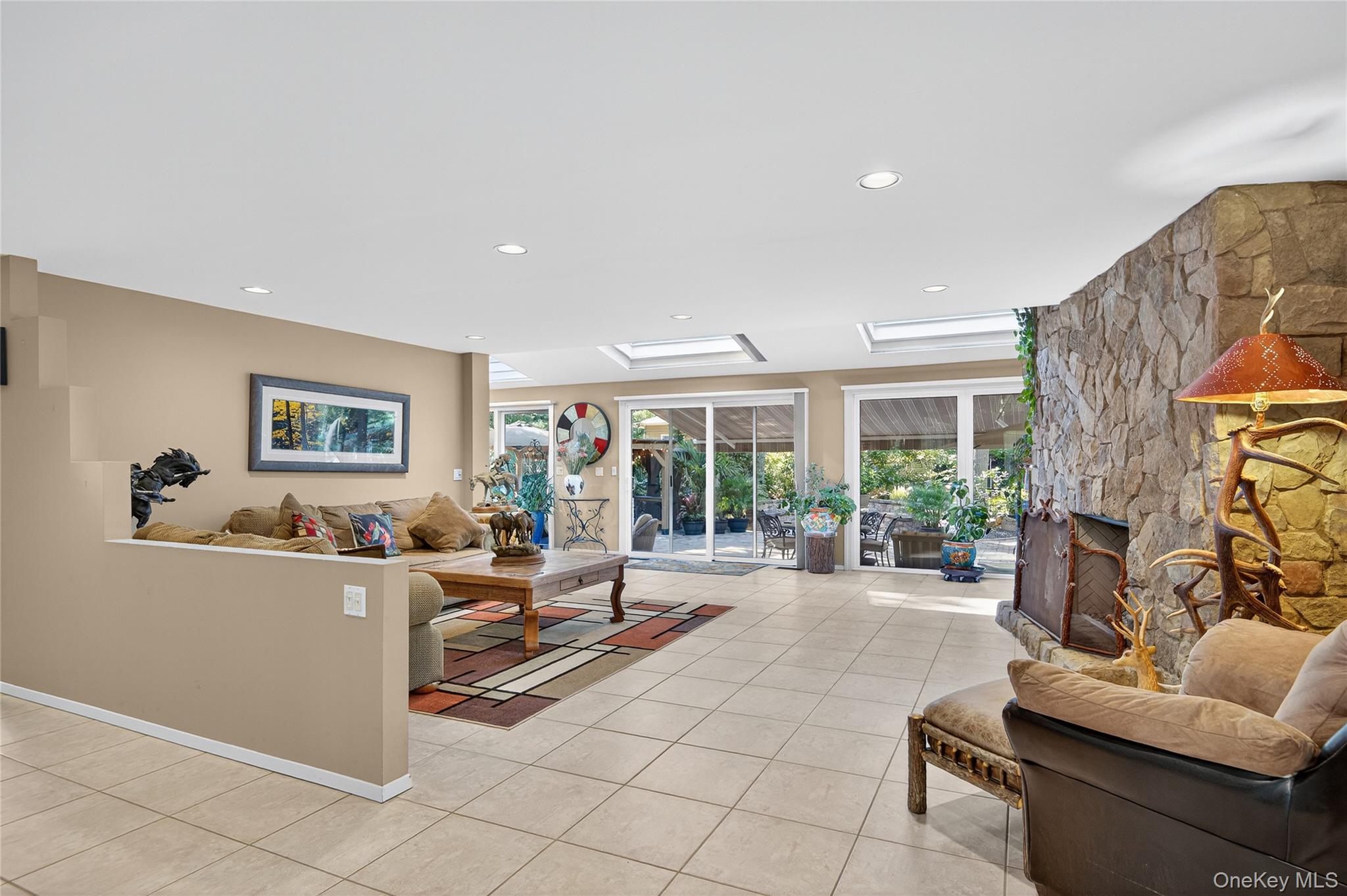 18 Roundtree Drive, Melville, NY 11747