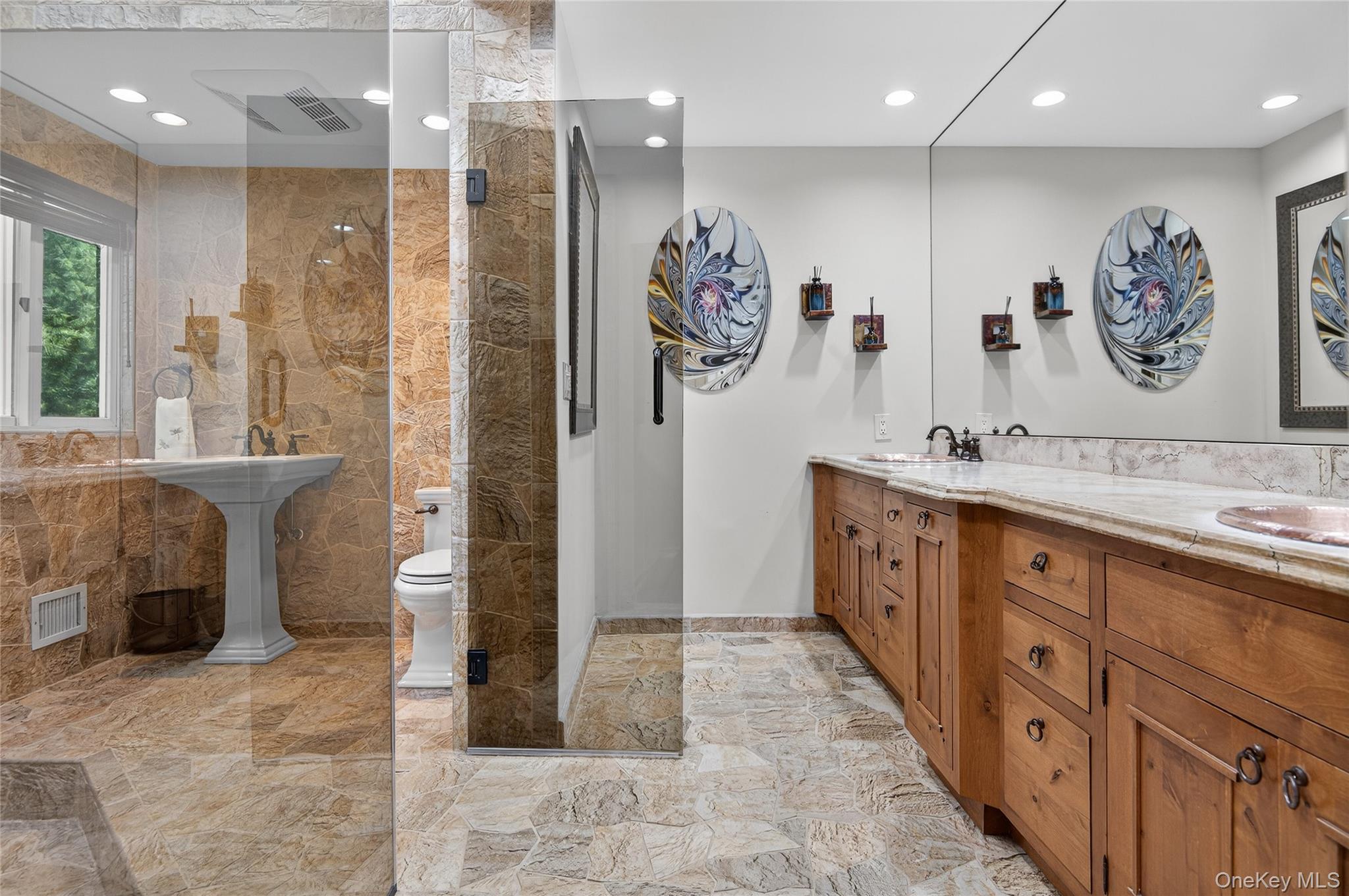 18 Roundtree Drive, Melville, NY 11747