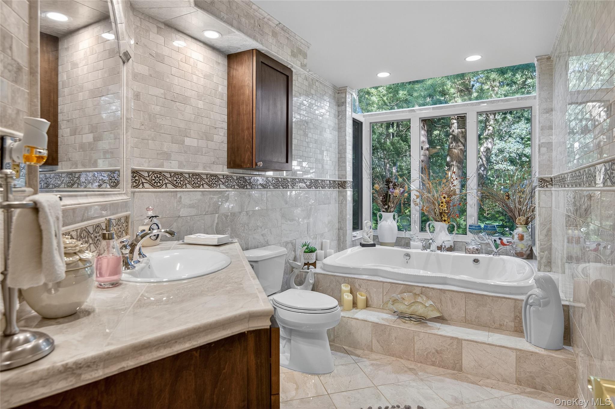 18 Roundtree Drive, Melville, NY 11747