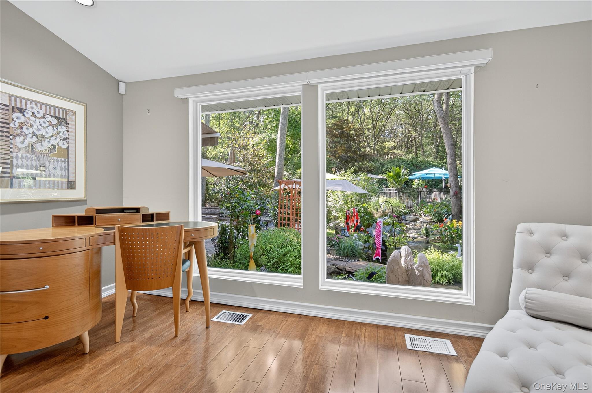 18 Roundtree Drive, Melville, NY 11747