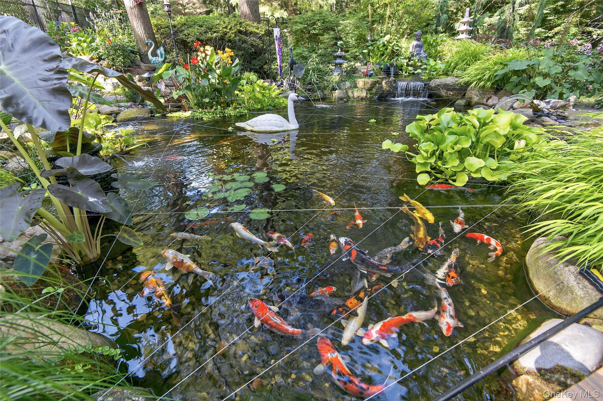 18 Roundtree Drive, Melville, NY 11747