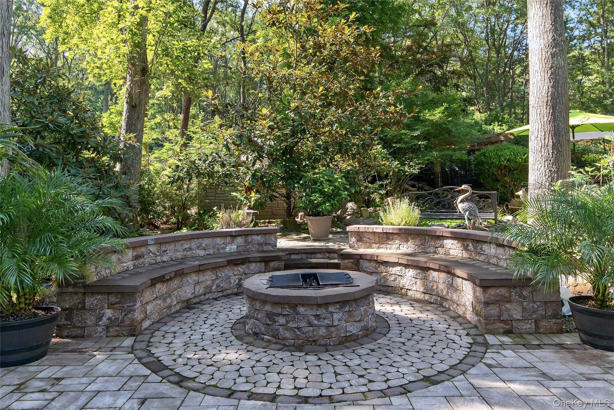 18 Roundtree Drive, Melville, NY 11747