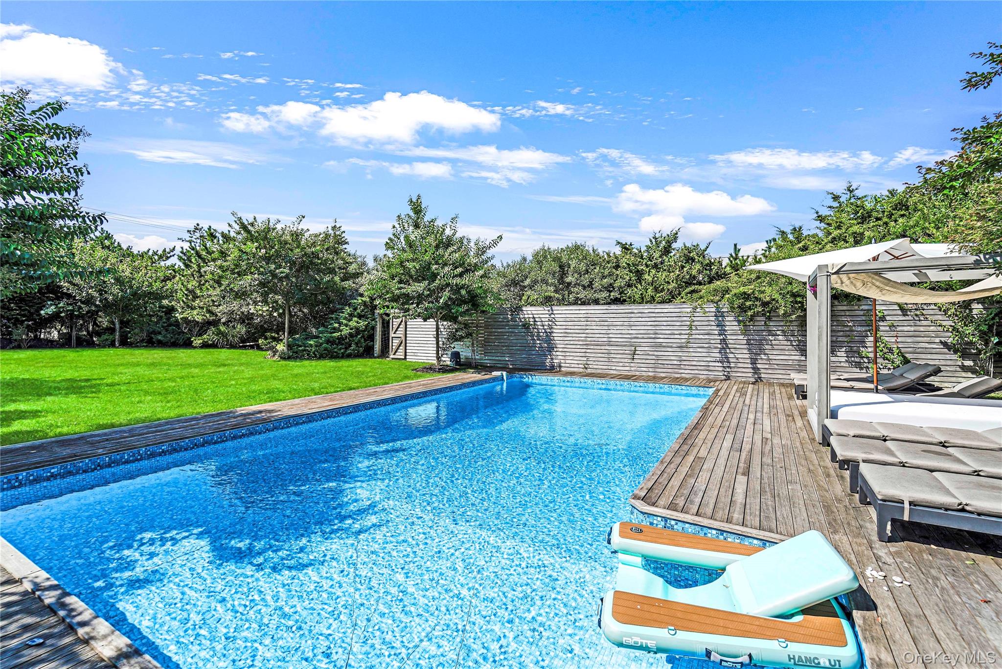 548 Dune Road, Westhampton Beach, NY 11977