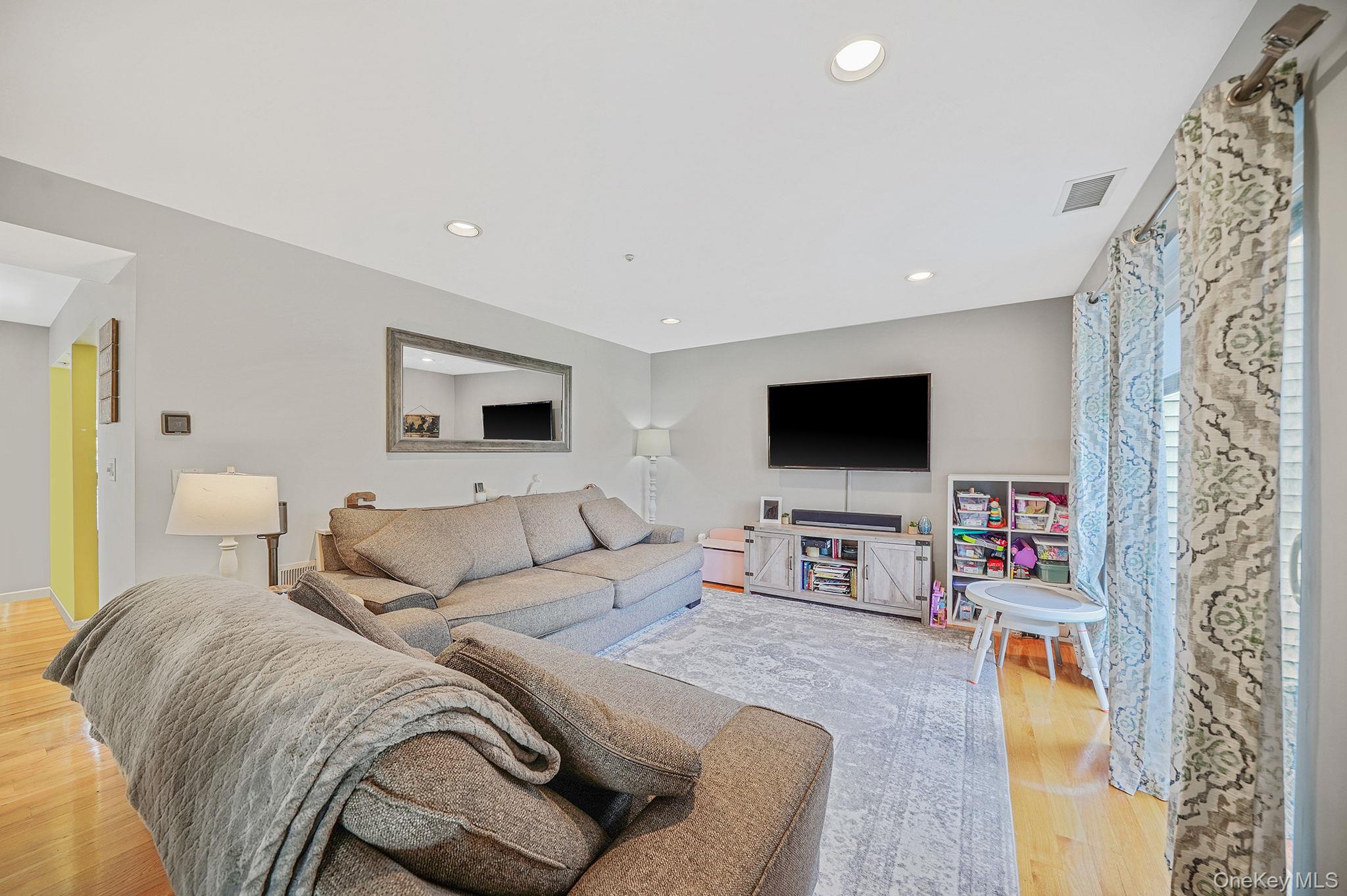 3538 Gibbs Road, Coram, NY 11727