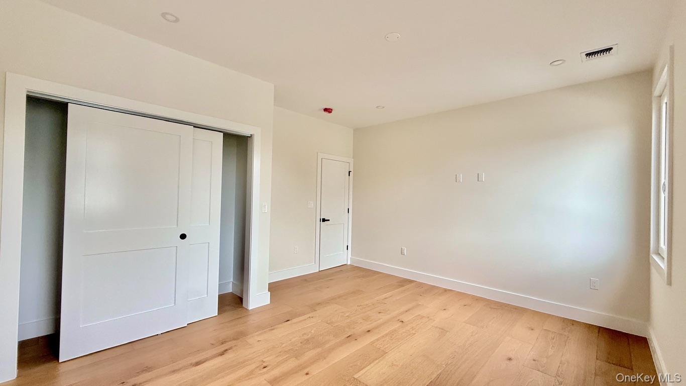 60 Periwinkle Road, Levittown, NY 11756