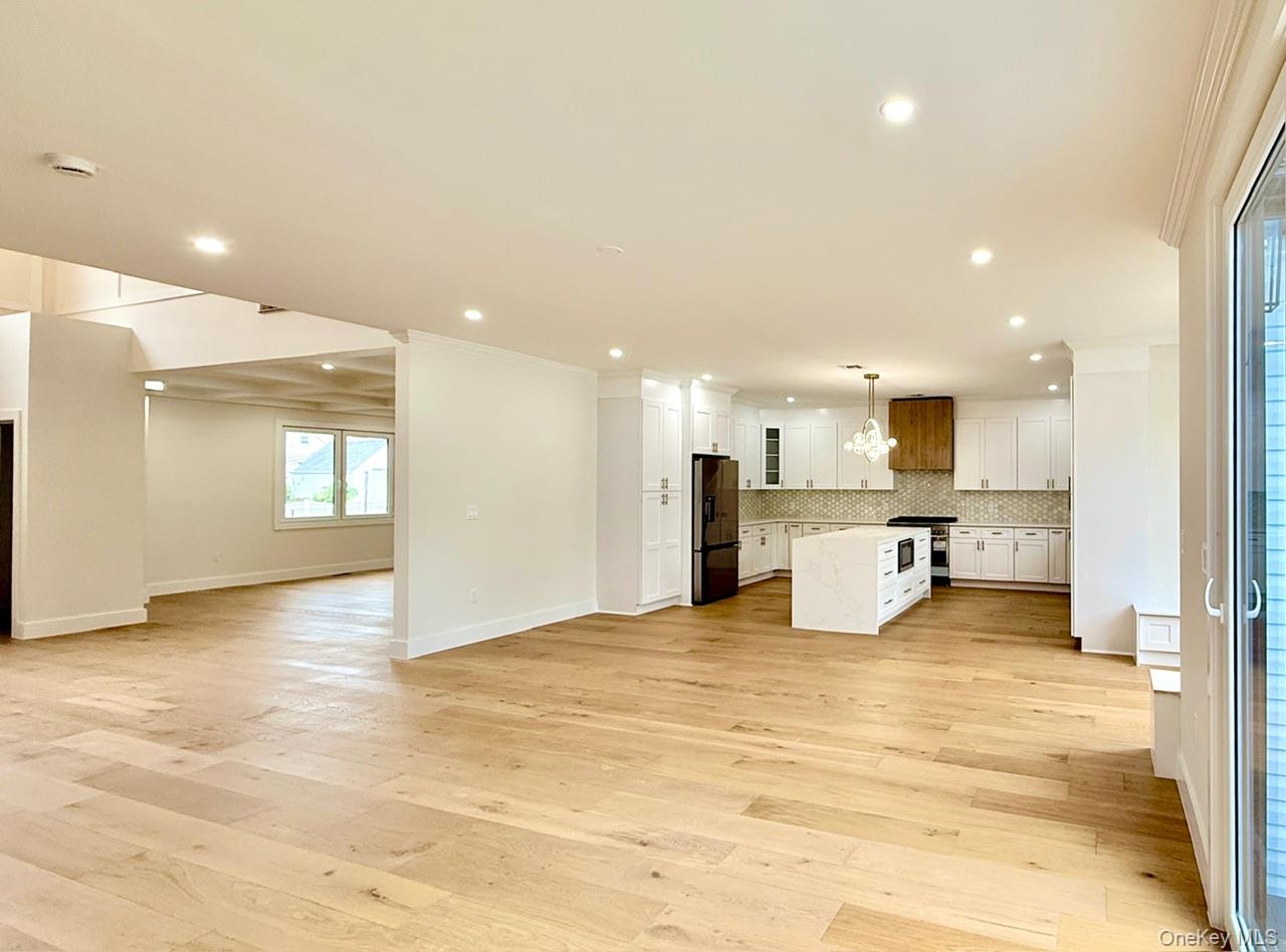 60 Periwinkle Road, Levittown, NY 11756