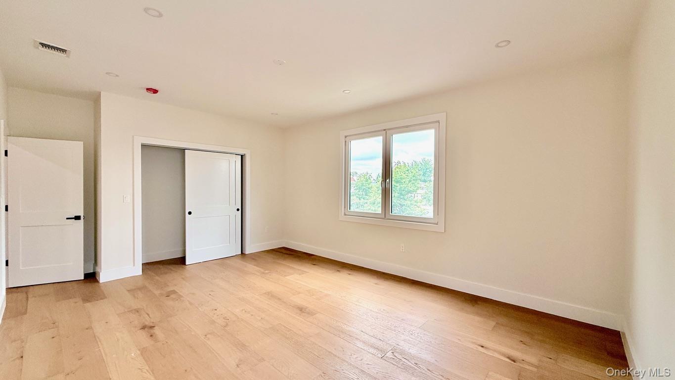 60 Periwinkle Road, Levittown, NY 11756