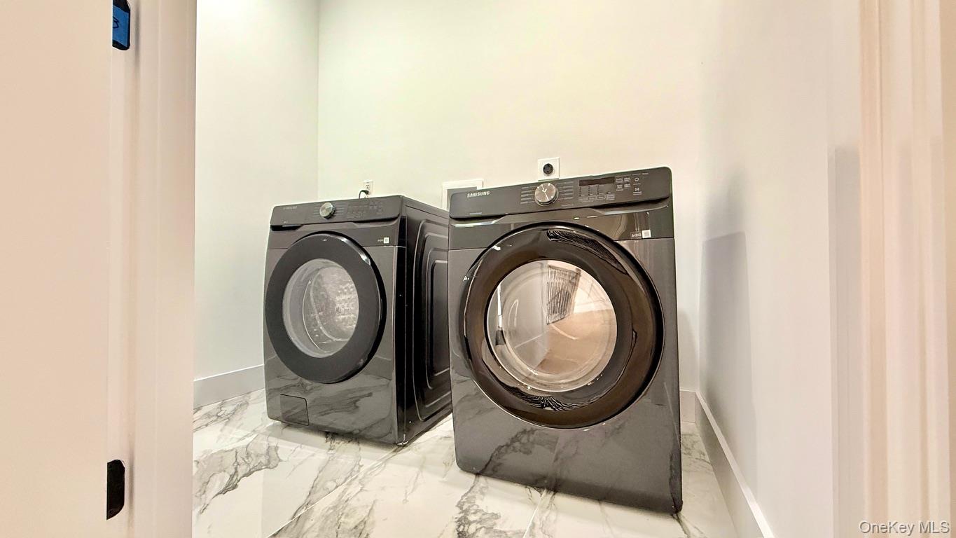 60 Periwinkle Road, Levittown, NY 11756