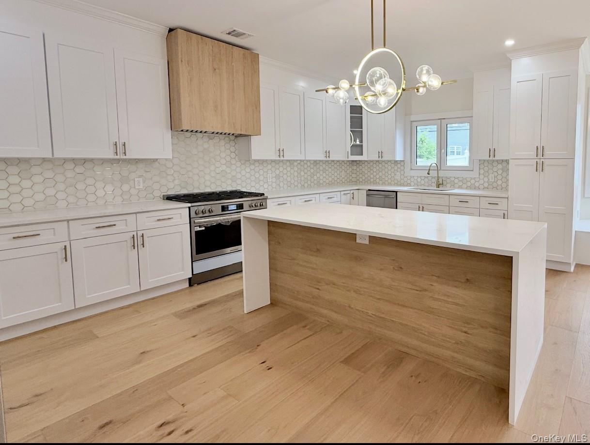 60 Periwinkle Road, Levittown, NY 11756