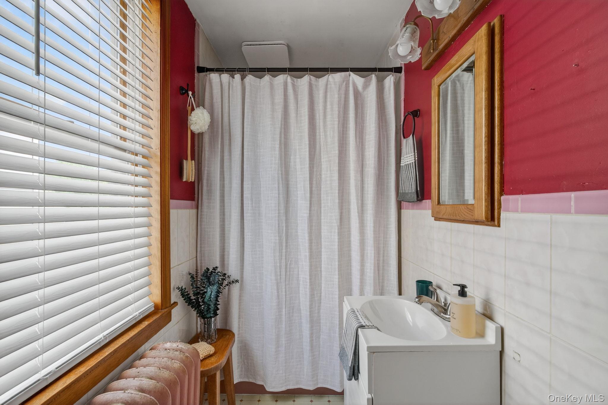 116 2nd Street, Port Ewen, NY 12417