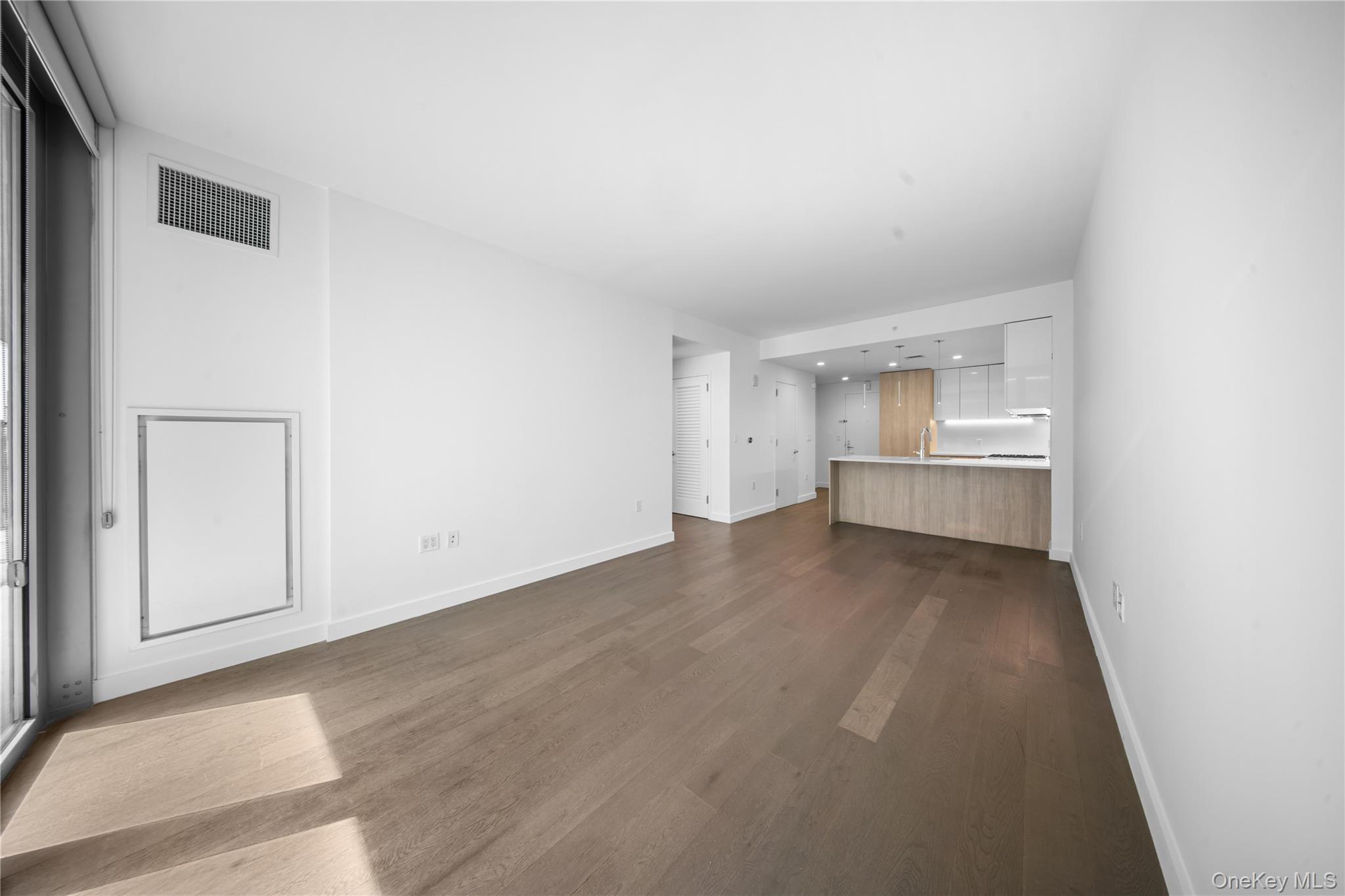 131-05 40th Road # 17M, Flushing, NY 11354