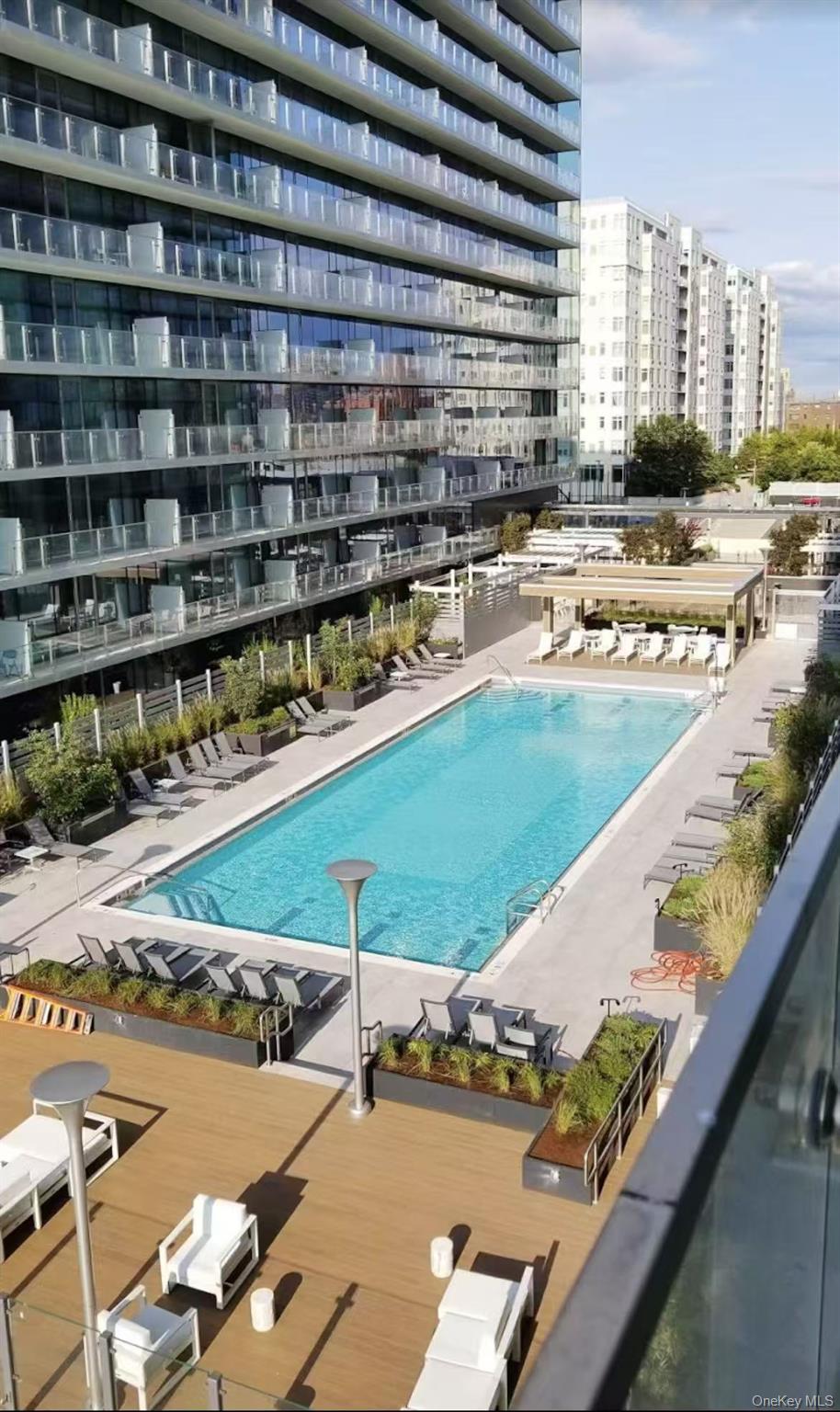 131-05 40th Road # 17M, Flushing, NY 11354