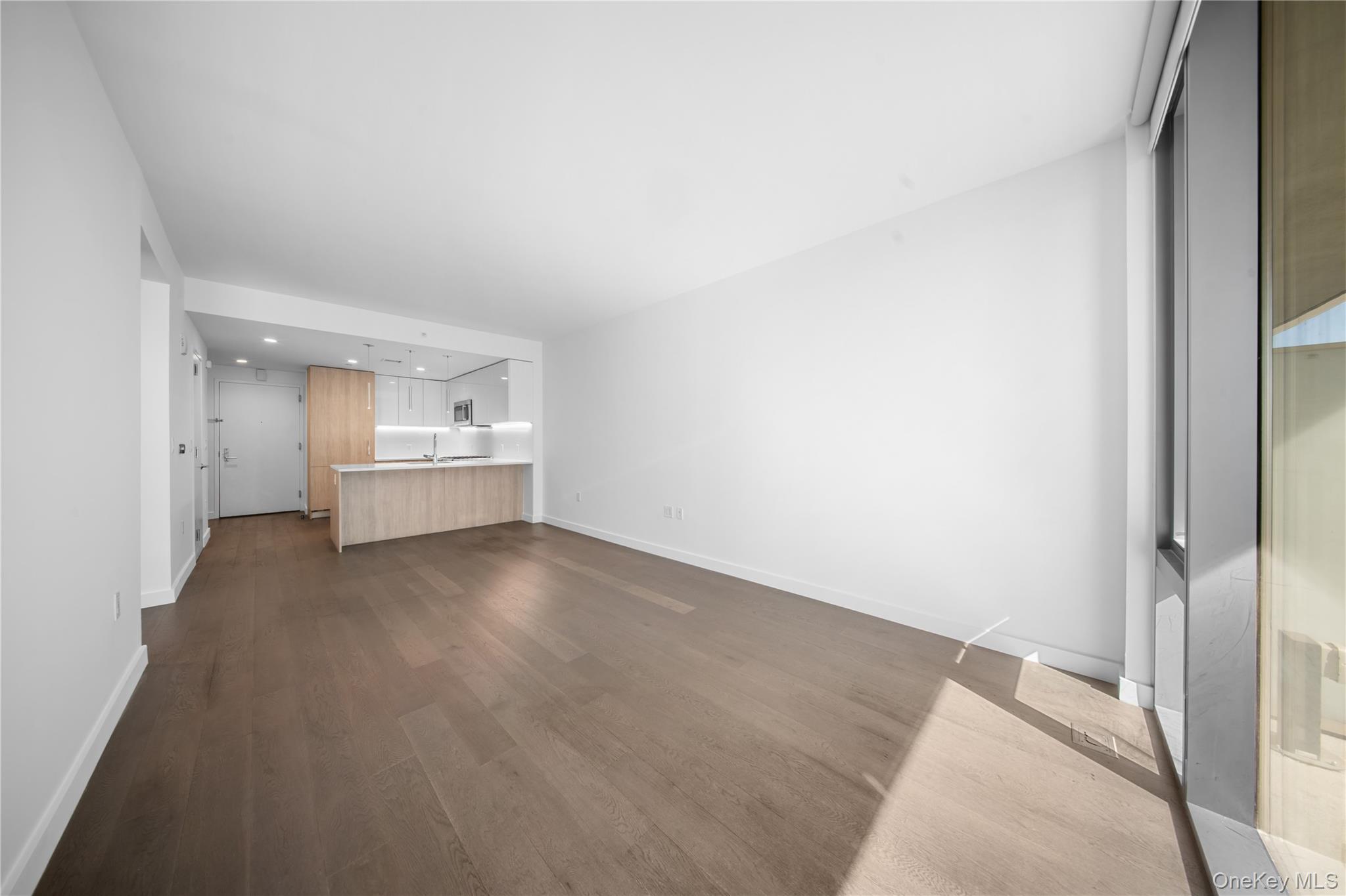 131-05 40th Road # 17M, Flushing, NY 11354