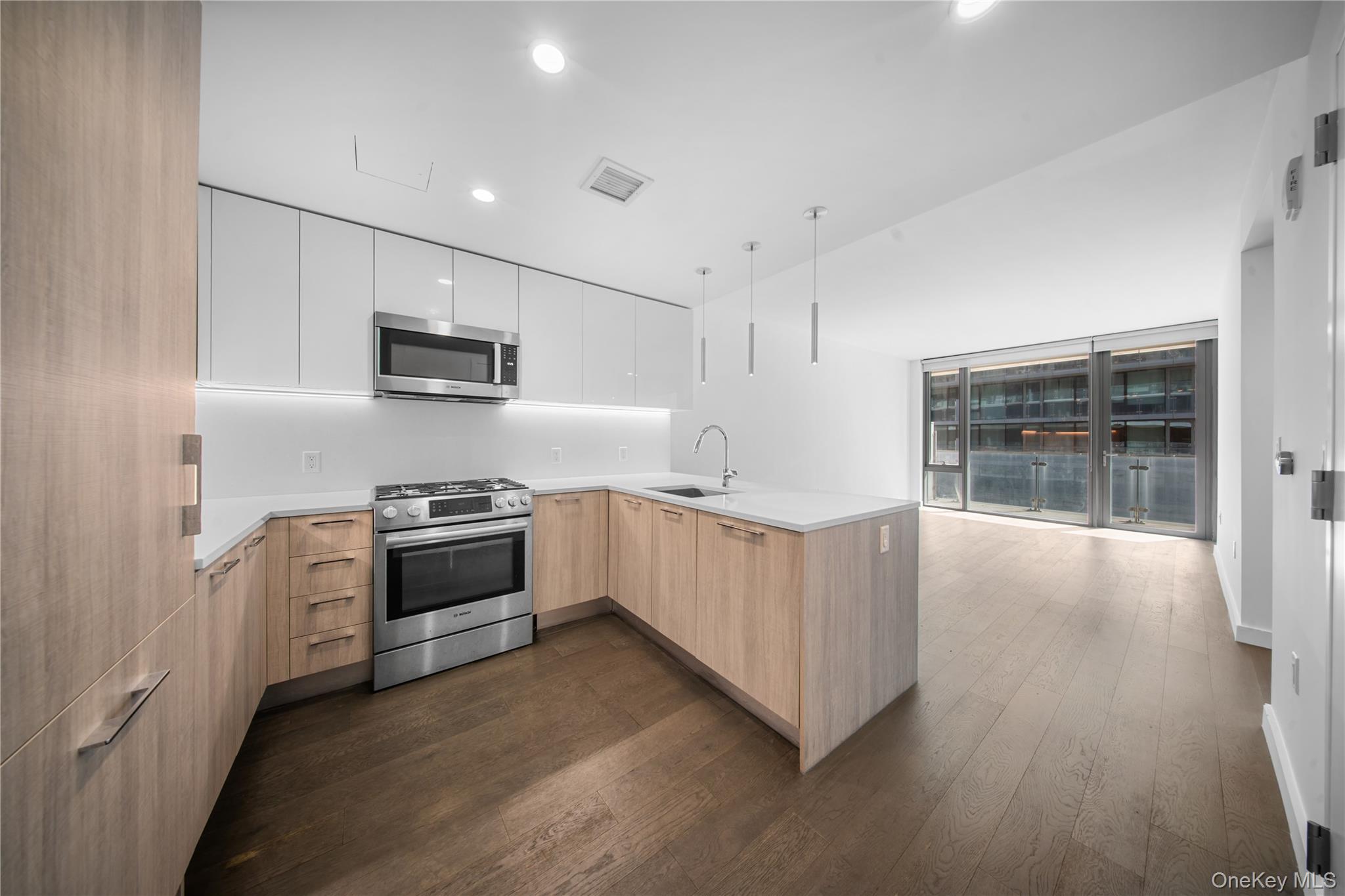 131-05 40th Road # 17M, Flushing, NY 11354