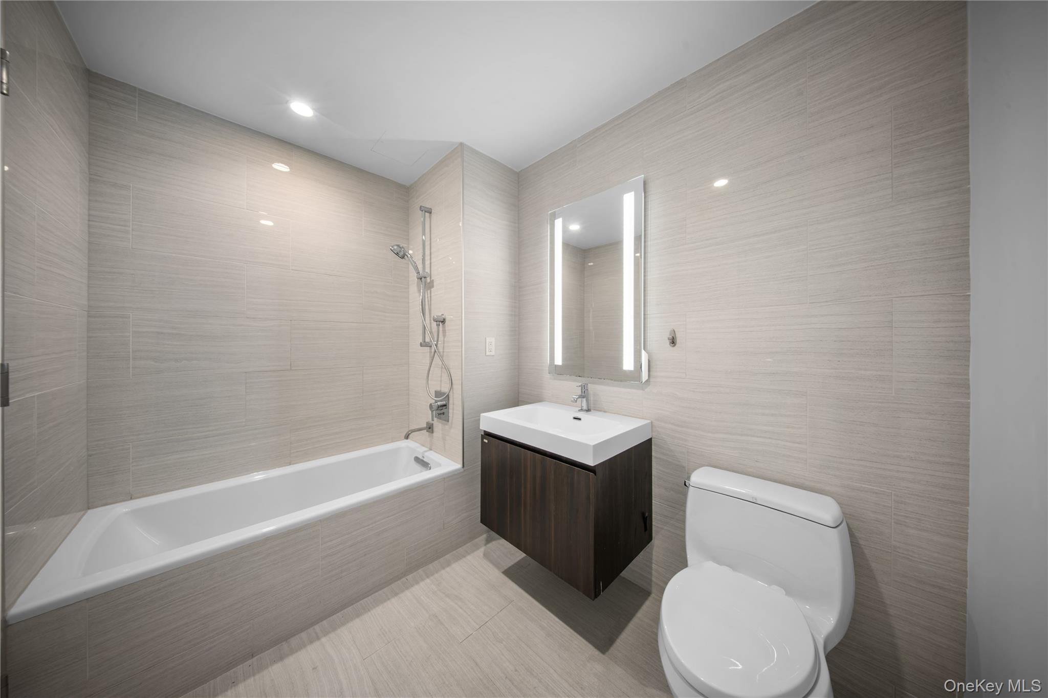 131-05 40th Road # 17M, Flushing, NY 11354