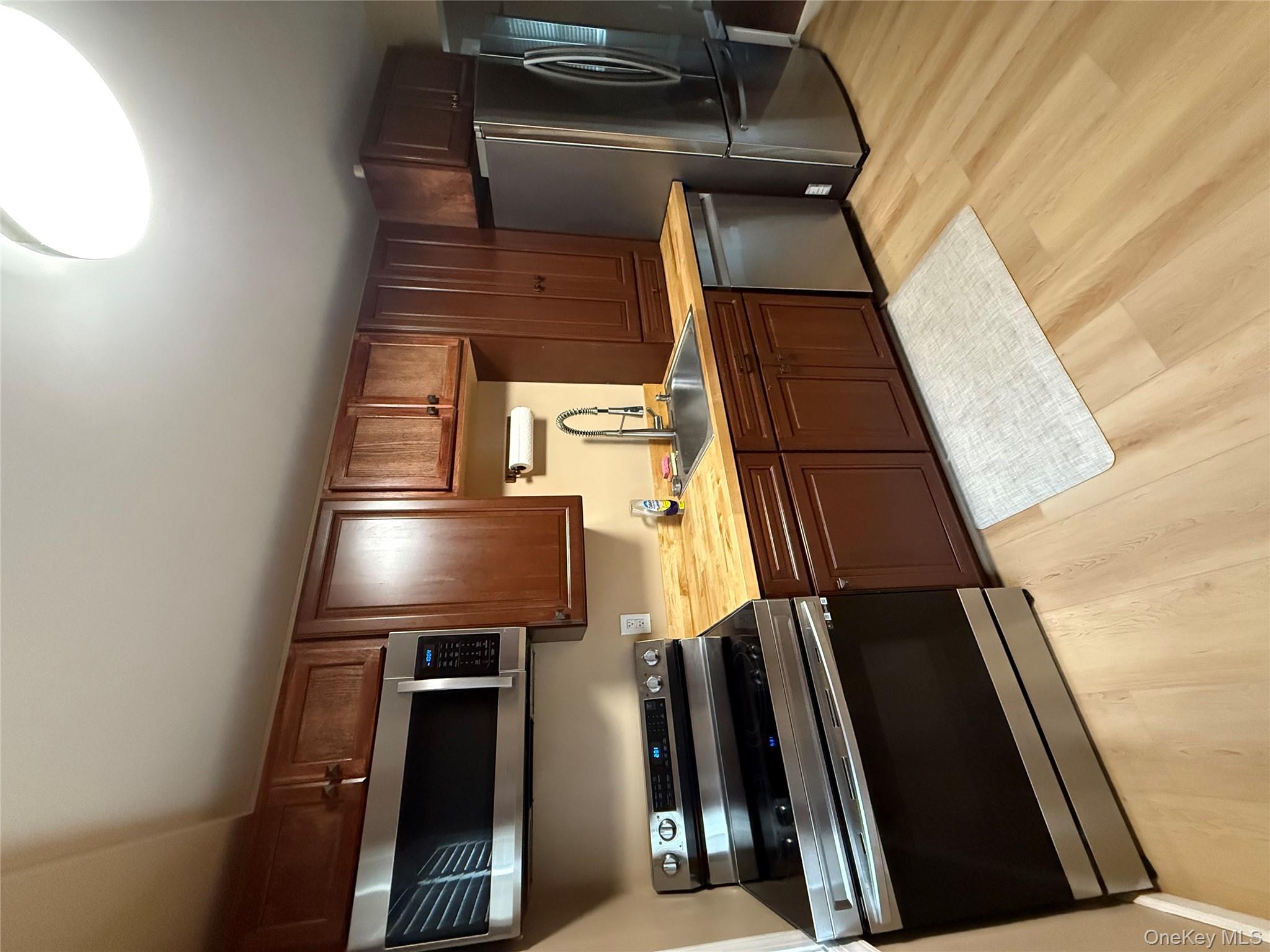 10 Lloyd Street, Center Moriches, NY 11934