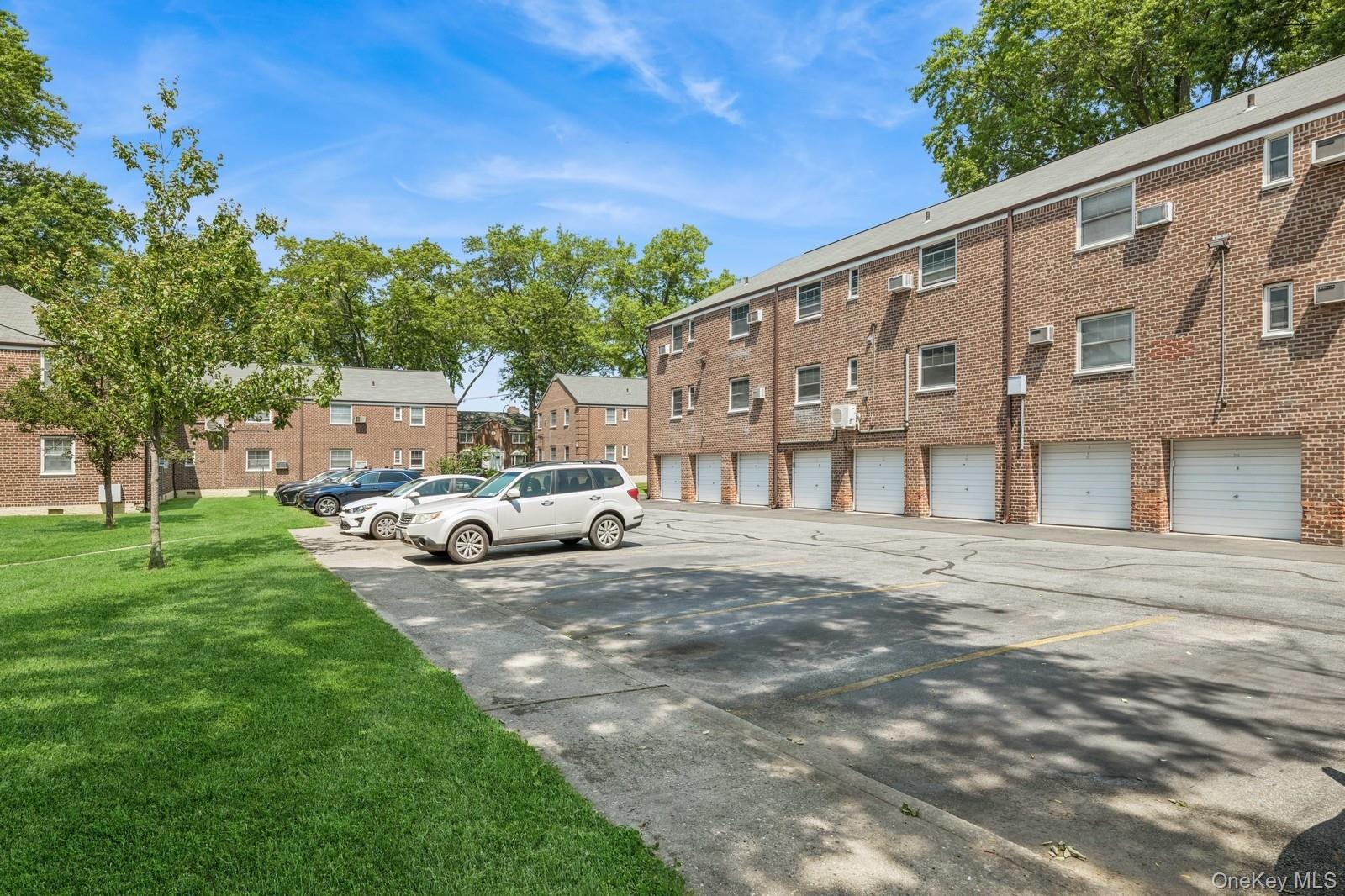 60-31 251st Street # #2-814, Little Neck, NY 11362