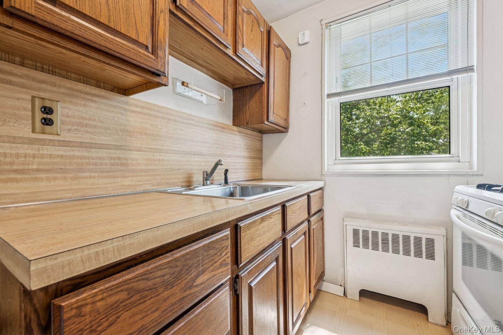 60-31 251st Street # #2-814, Little Neck, NY 11362