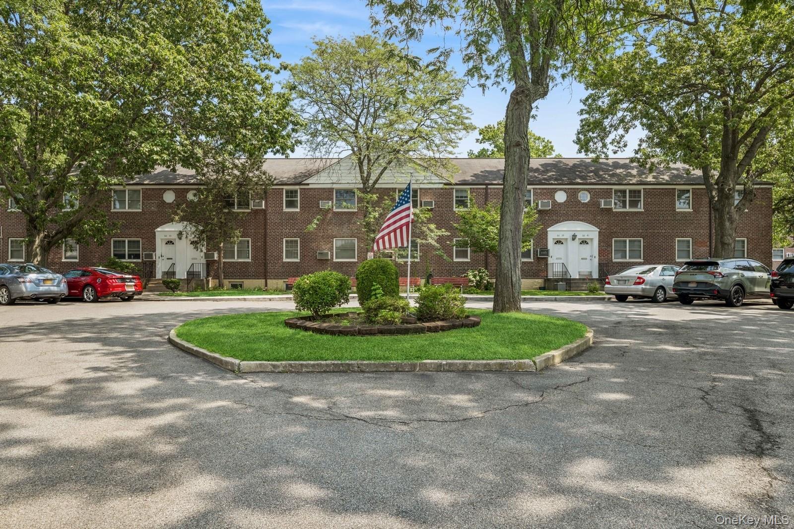 60-31 251st Street # #2-814, Little Neck, NY 11362