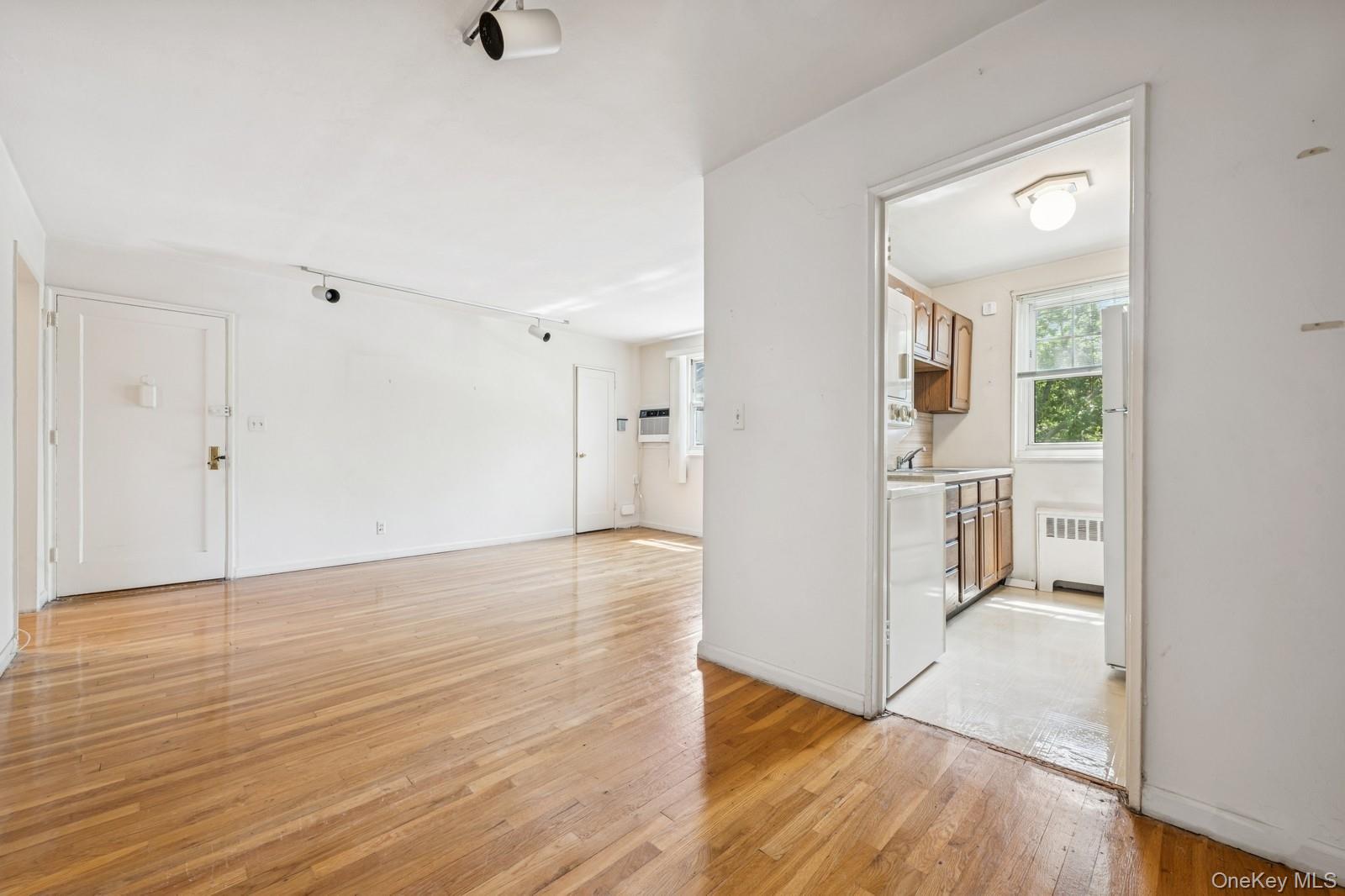 60-31 251st Street # #2-814, Little Neck, NY 11362