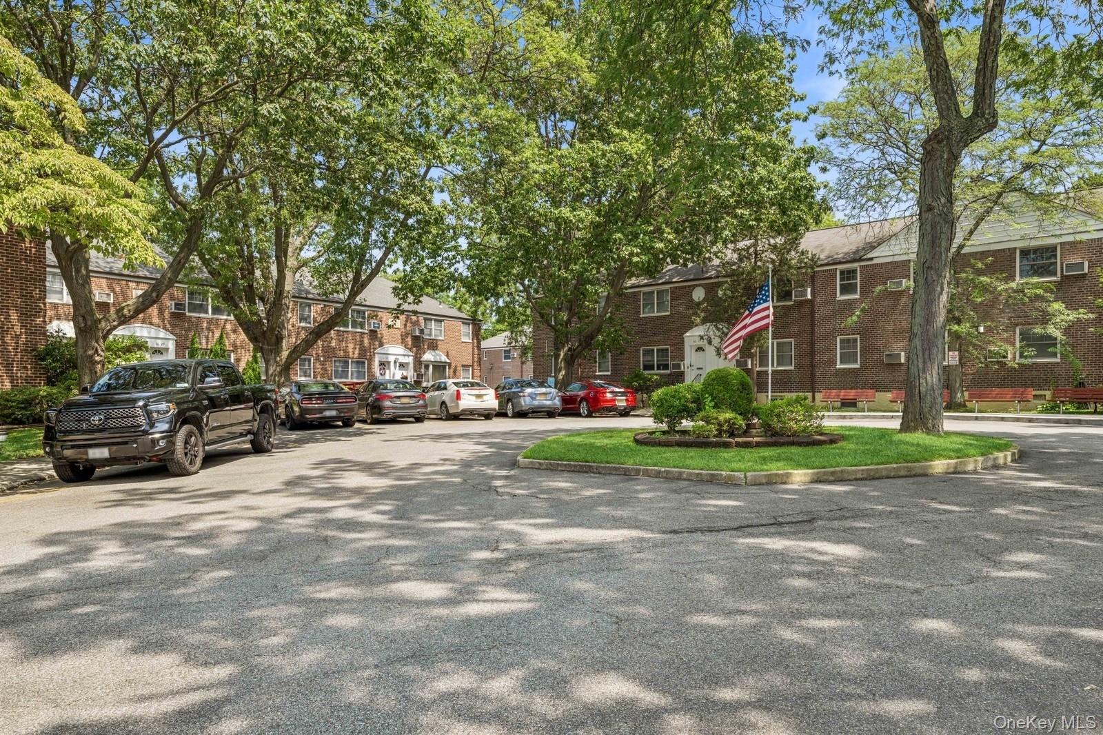 60-31 251st Street # #2-814, Little Neck, NY 11362