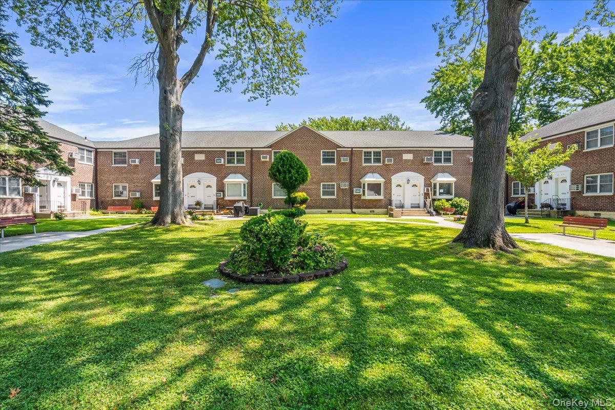 61-25 255th Street # 980, Little Neck, NY 11362