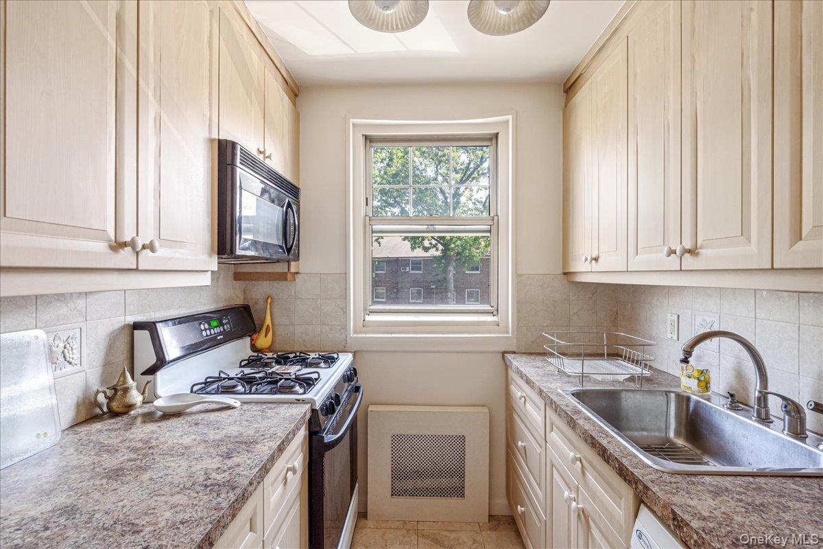 61-25 255th Street # 980, Little Neck, NY 11362