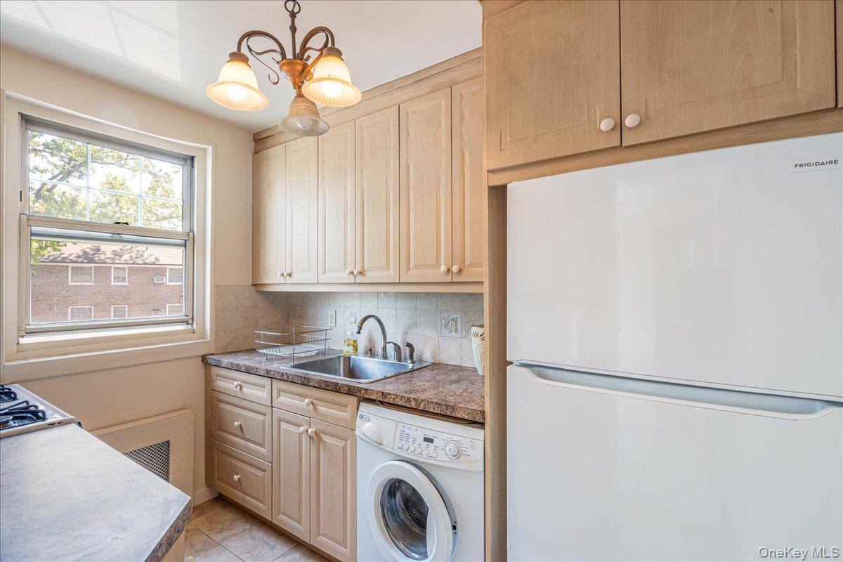 61-25 255th Street # 980, Little Neck, NY 11362