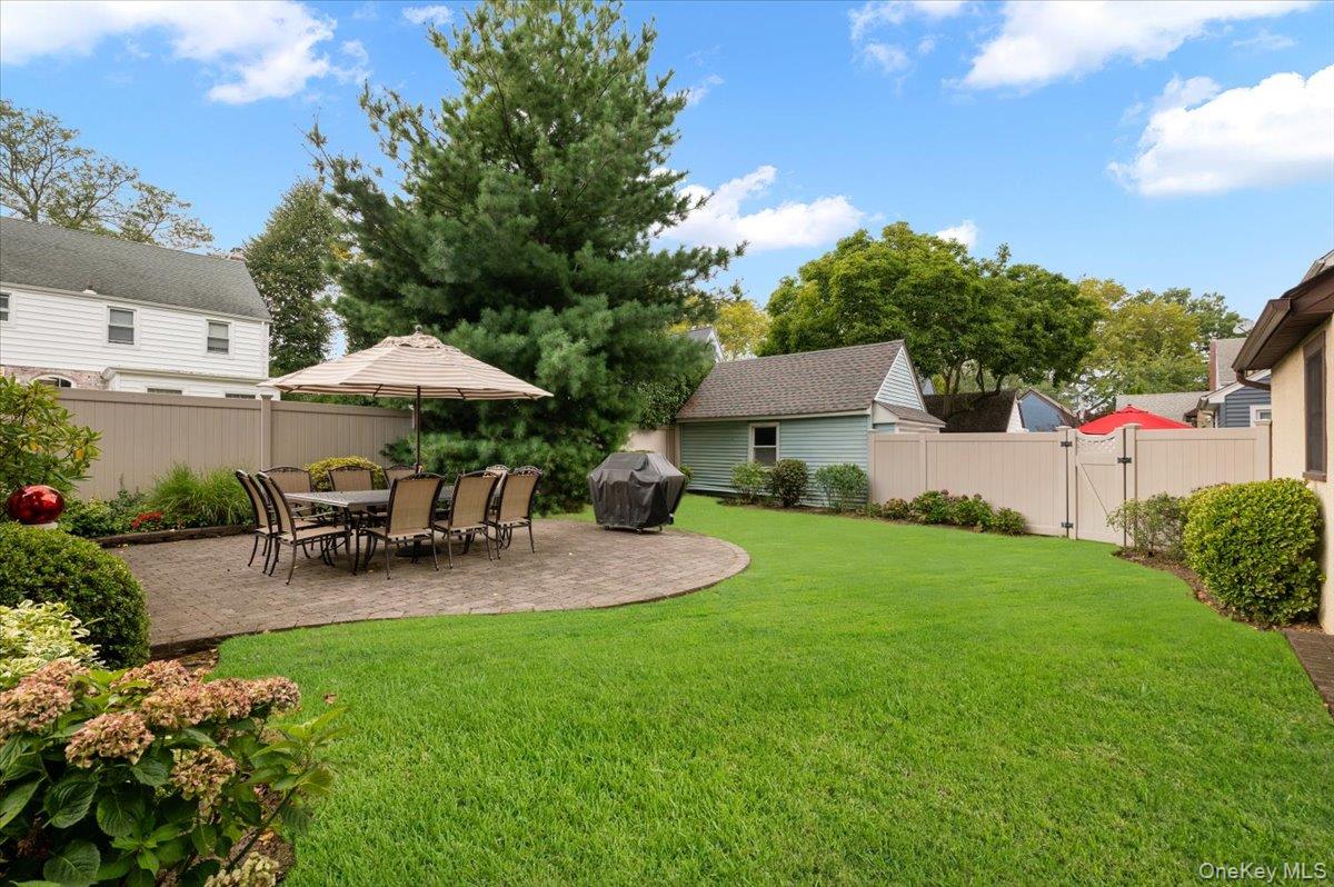 2100 Ambrose Court, North Baldwin, NY 11510