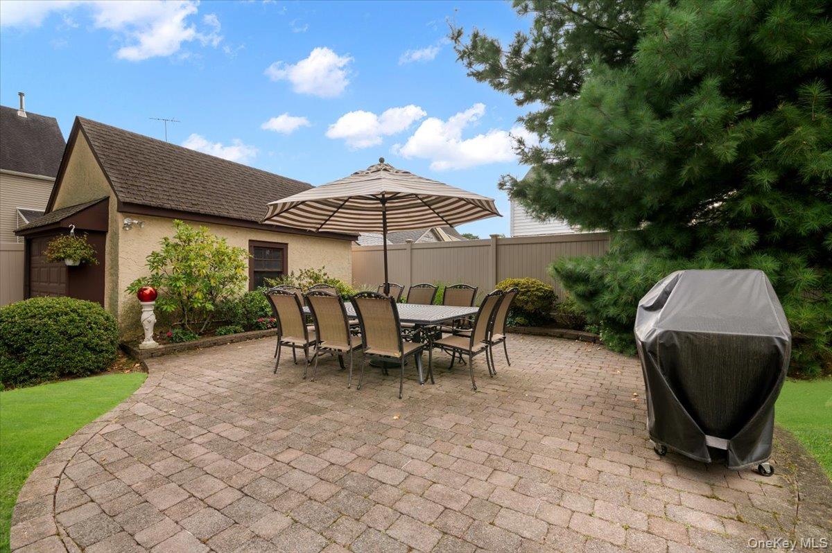 2100 Ambrose Court, North Baldwin, NY 11510